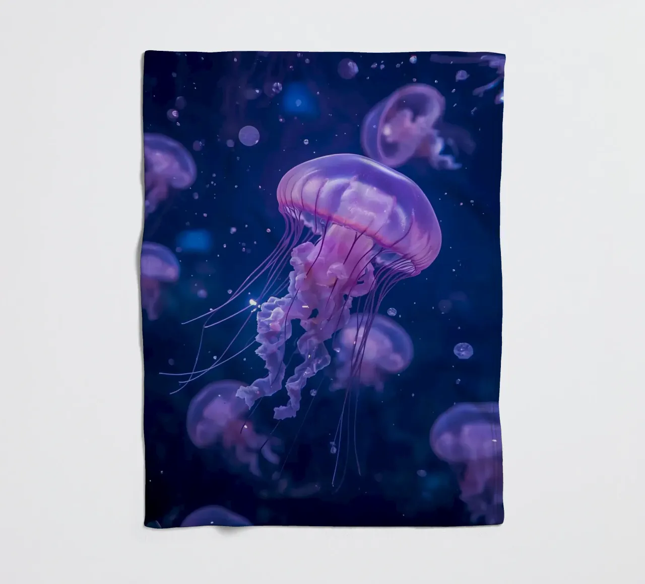 Meduse in acque profonde e blu coperta in pile da DesignDoodle