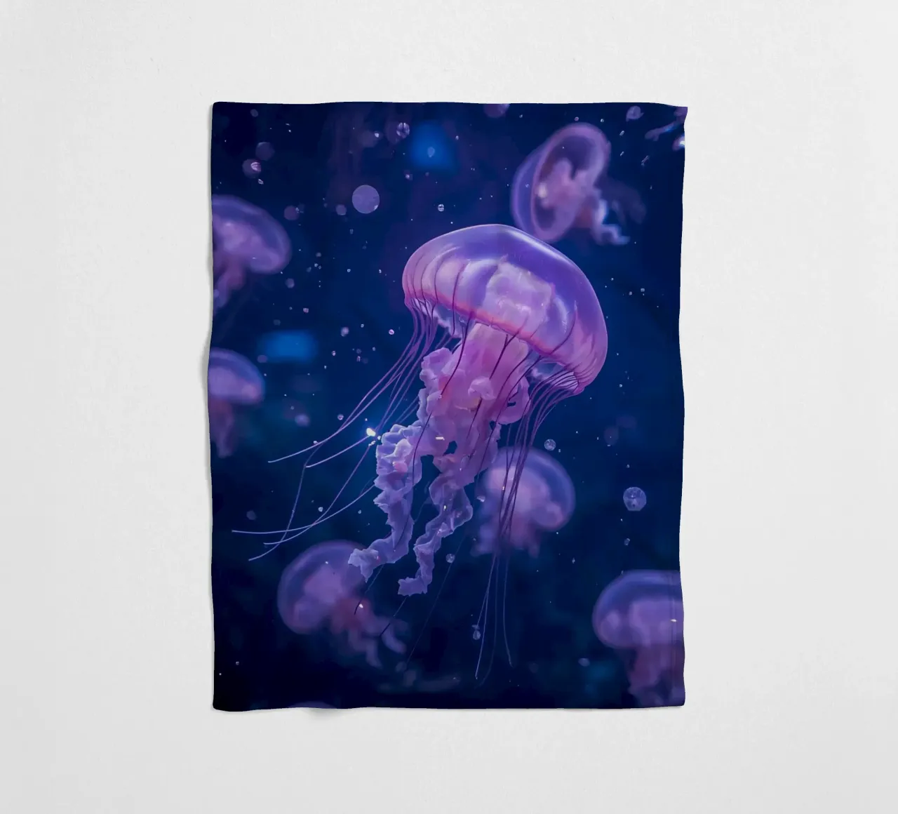 Meduse in acque profonde e blu coperta in pile da DesignDoodle