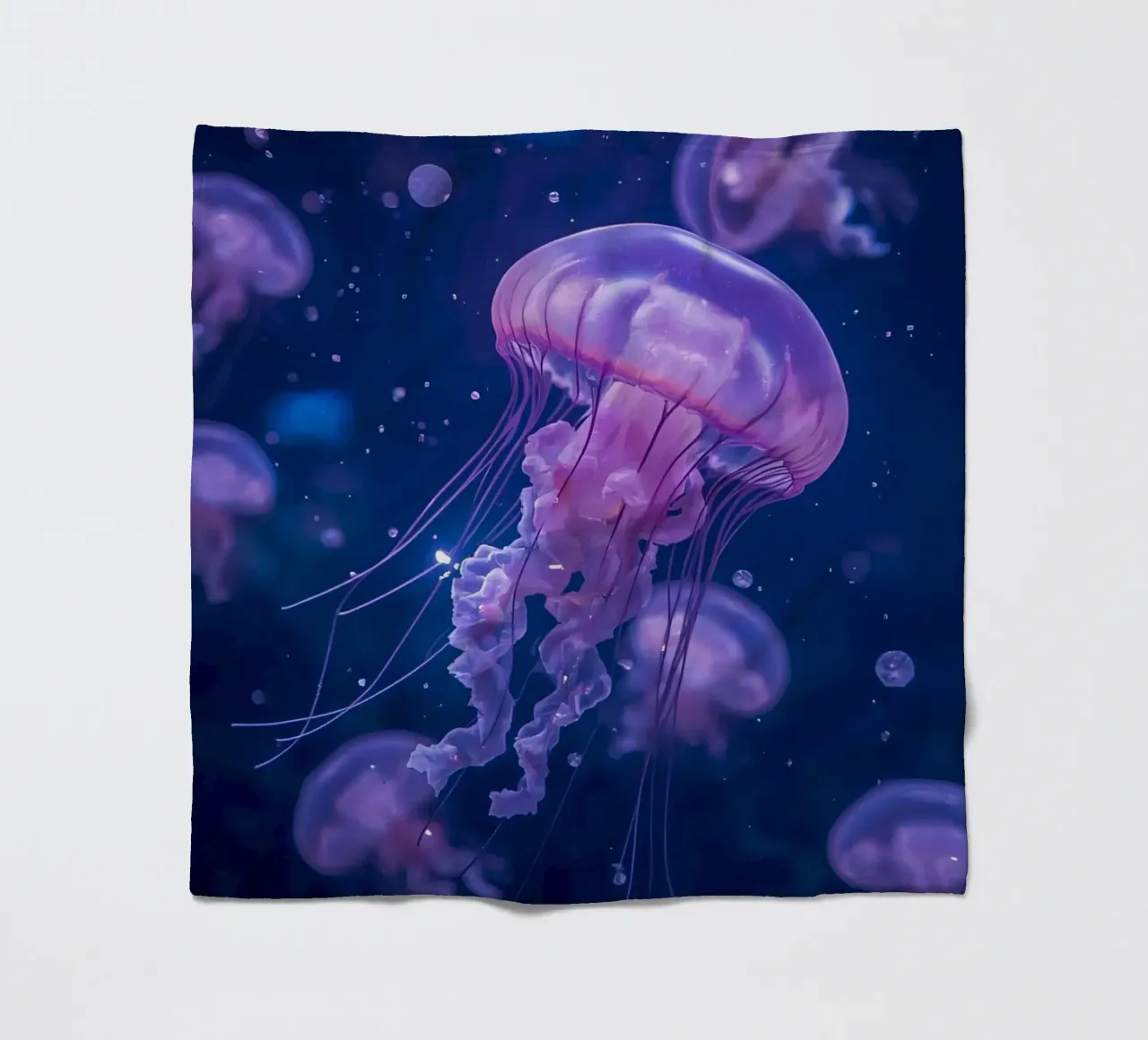 Meduse in acque profonde e blu coperta in pile da DesignDoodle