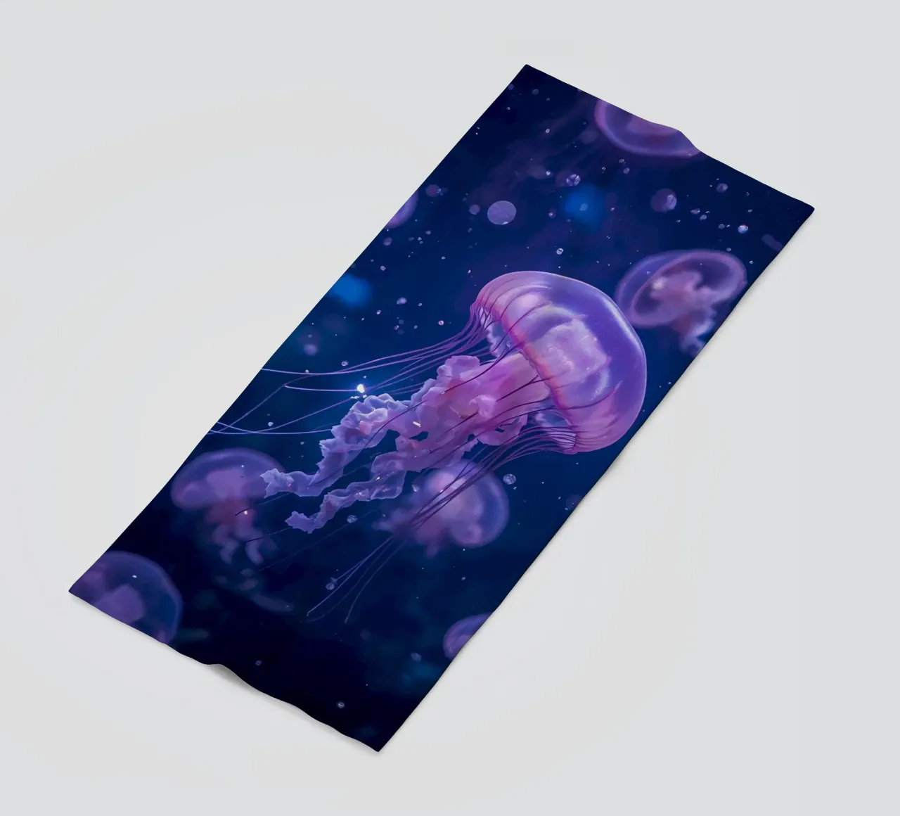 Meduse in acque profonde e blu telo mare da DesignDoodle