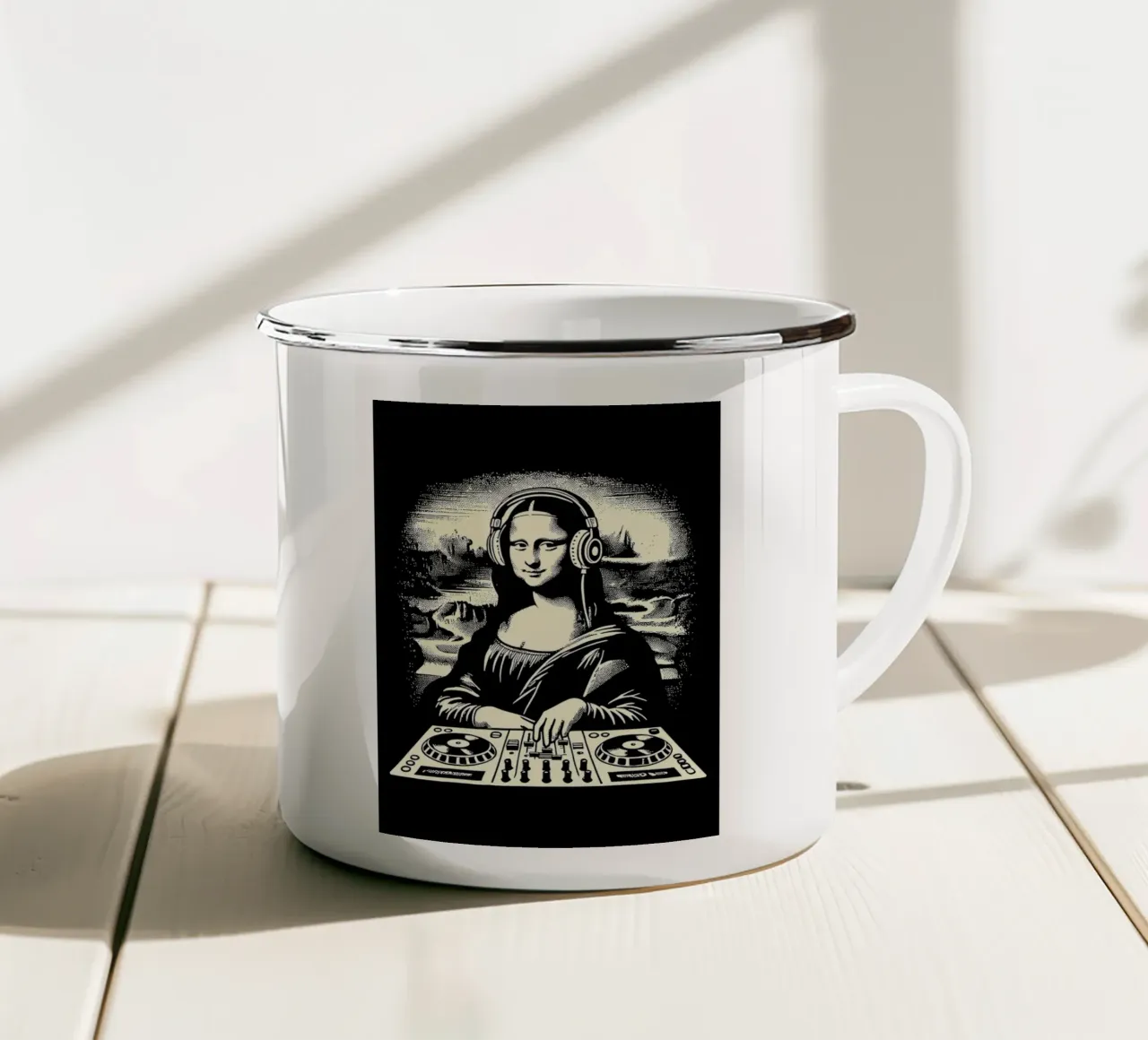 Funny Mona Lisa DJ Stereo tazza in smalto da Kimberly Johnson