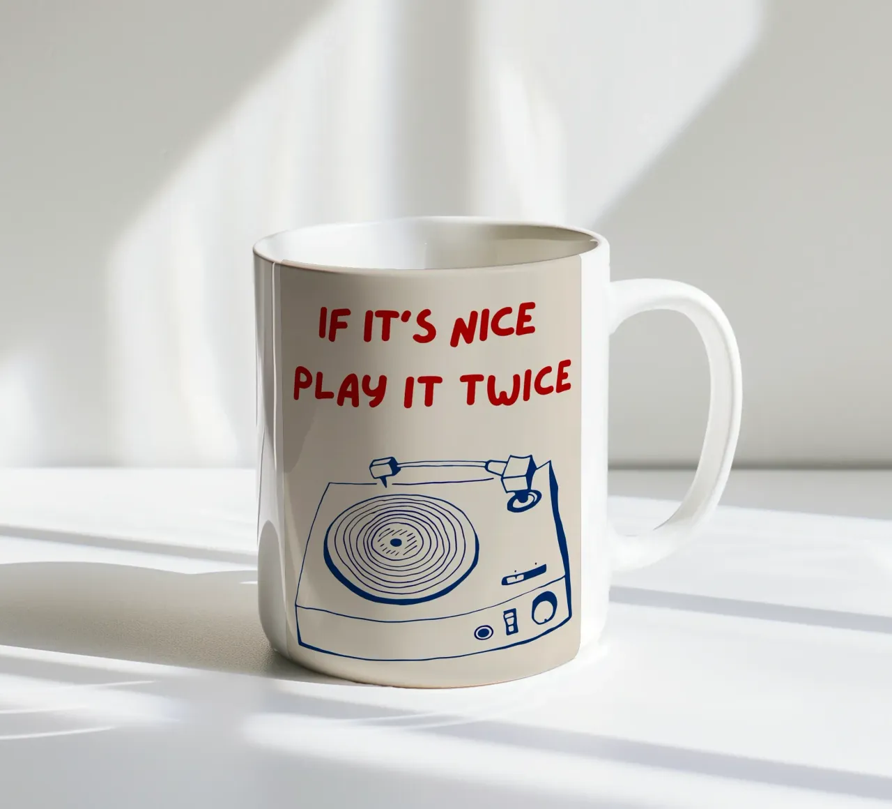 If It's Nice Play It Twice, divertente poster tipografico tazza in ceramica da Kimberly Johnson