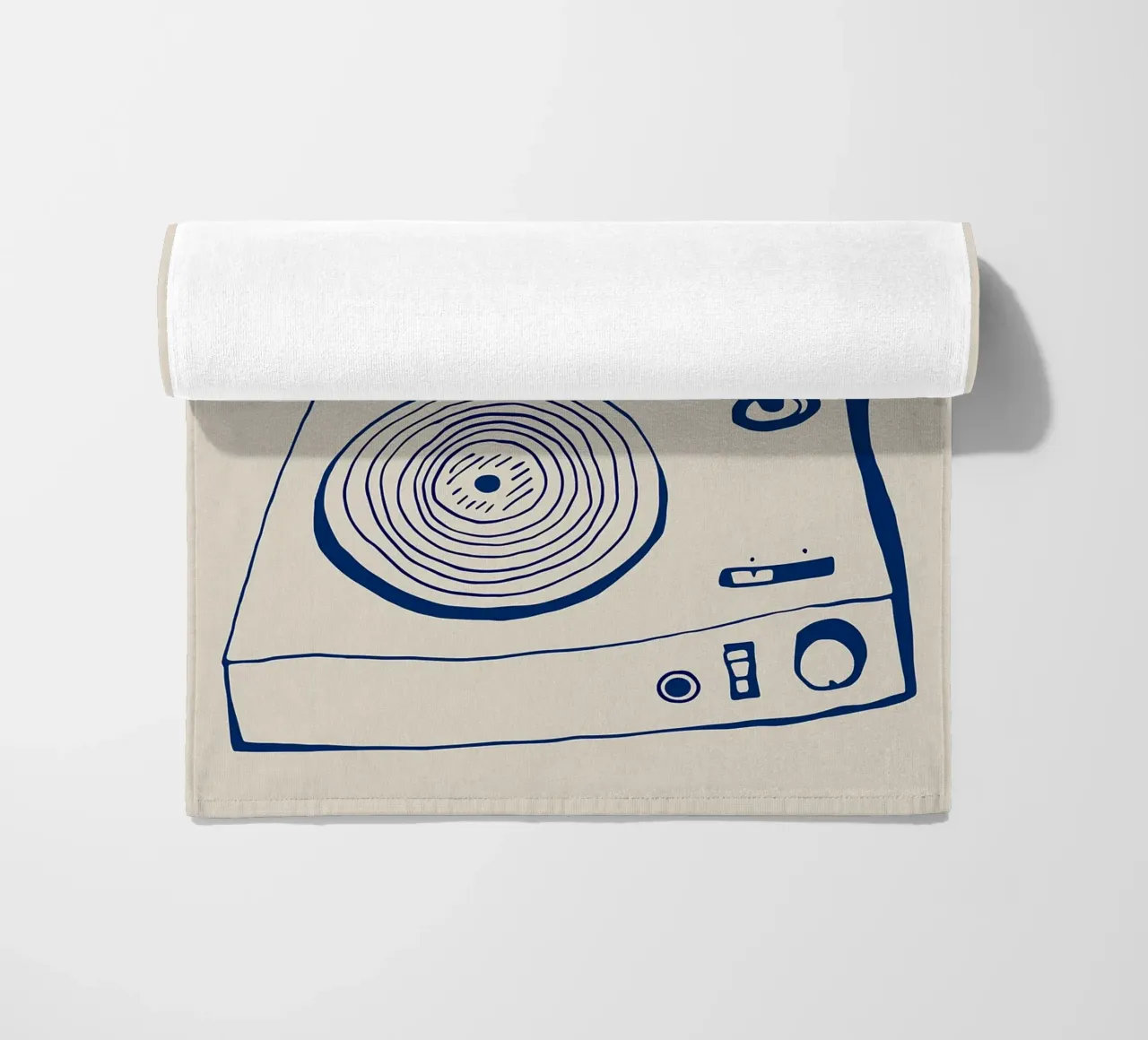 If It's Nice Play It Twice, divertente poster tipografico telo mare da Kimberly Johnson