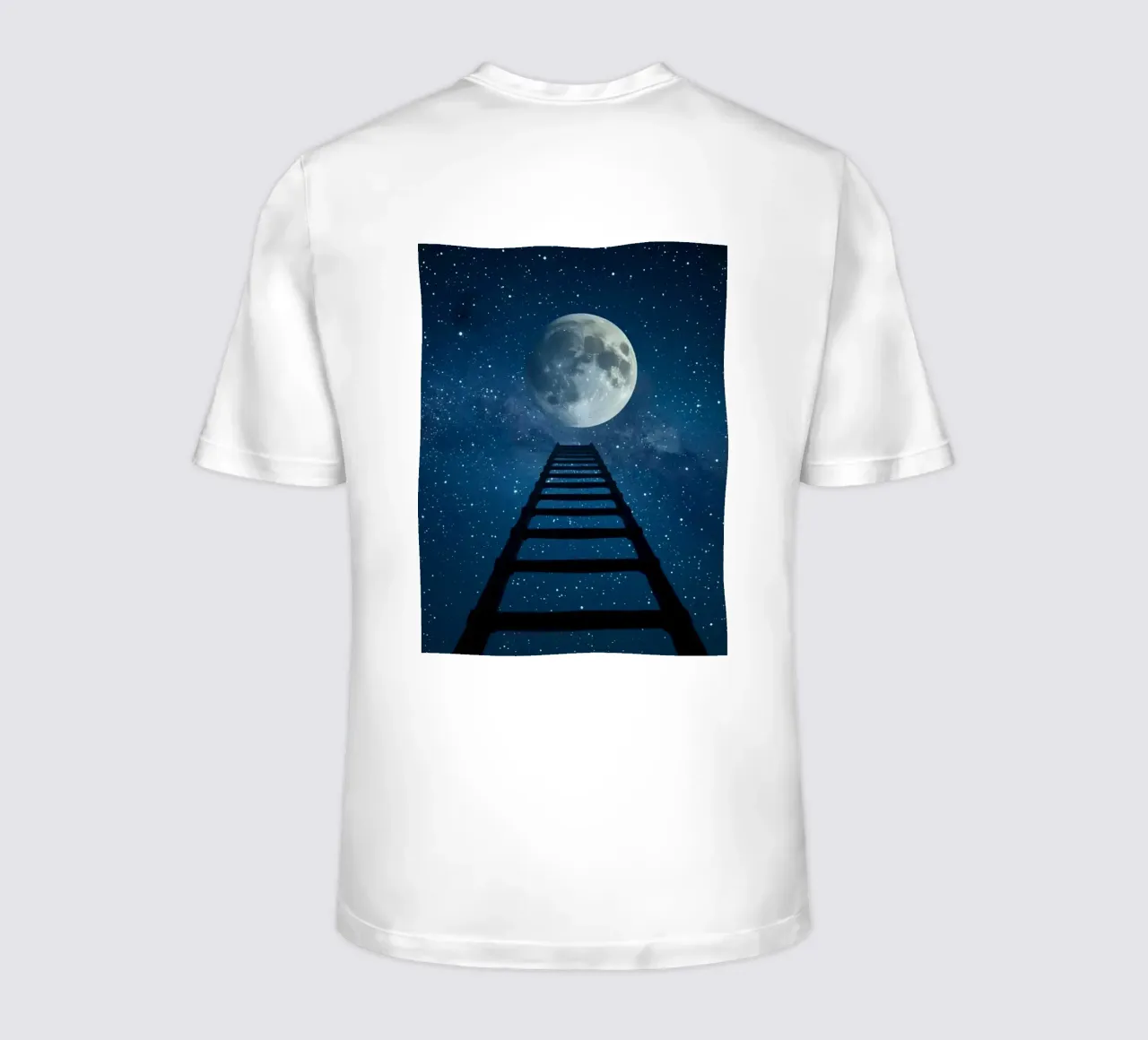 Scala per la luna nel cielo stellato t-shirt da DesignDoodle