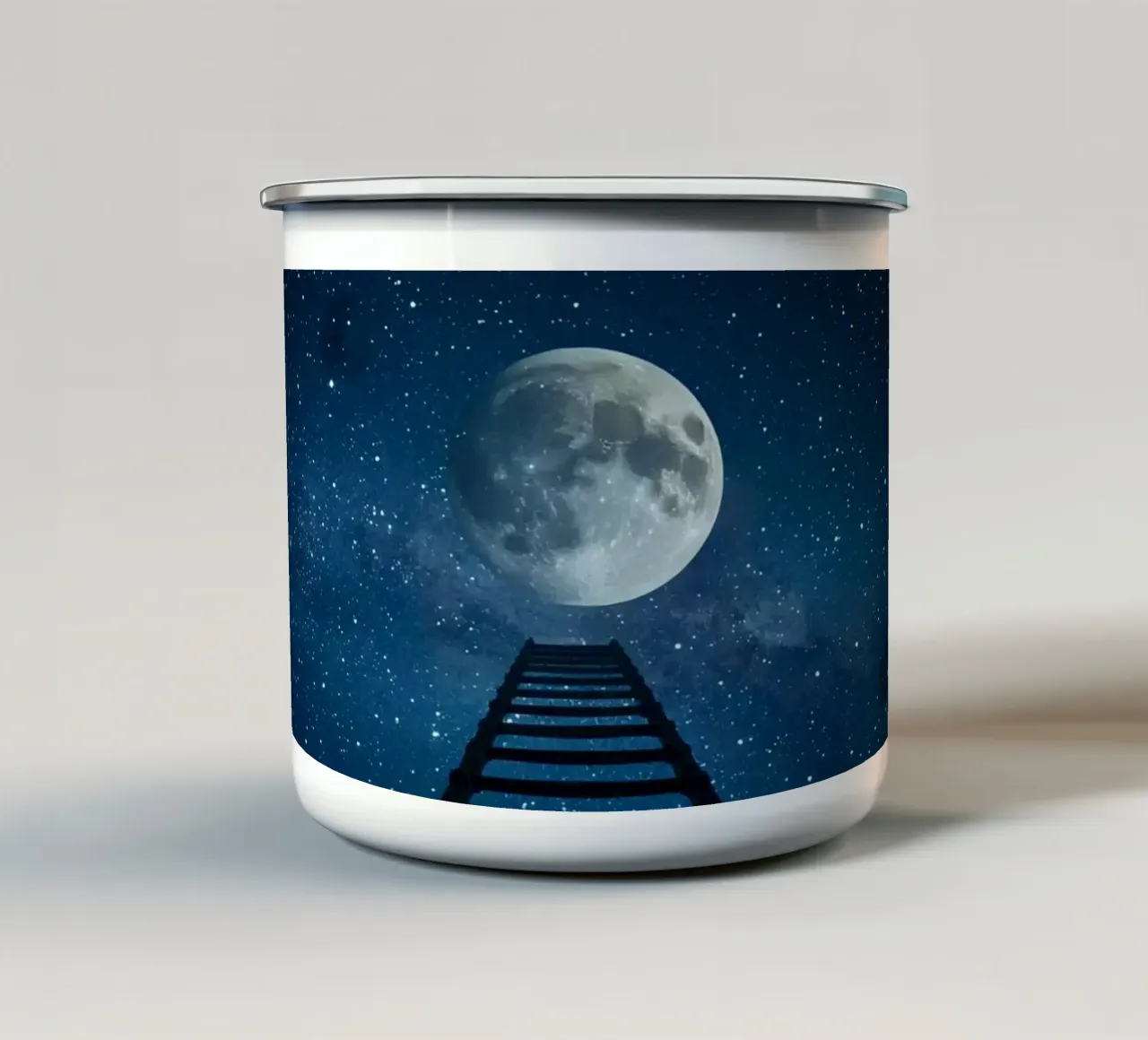 Scala per la luna nel cielo stellato tazza in smalto da DesignDoodle