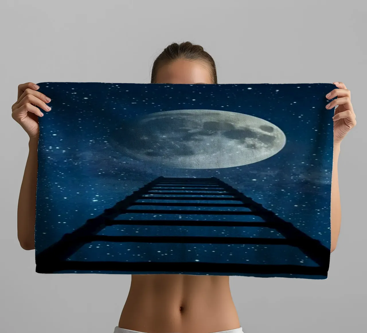 Scala per la luna nel cielo stellato asciugamano da bagno da DesignDoodle