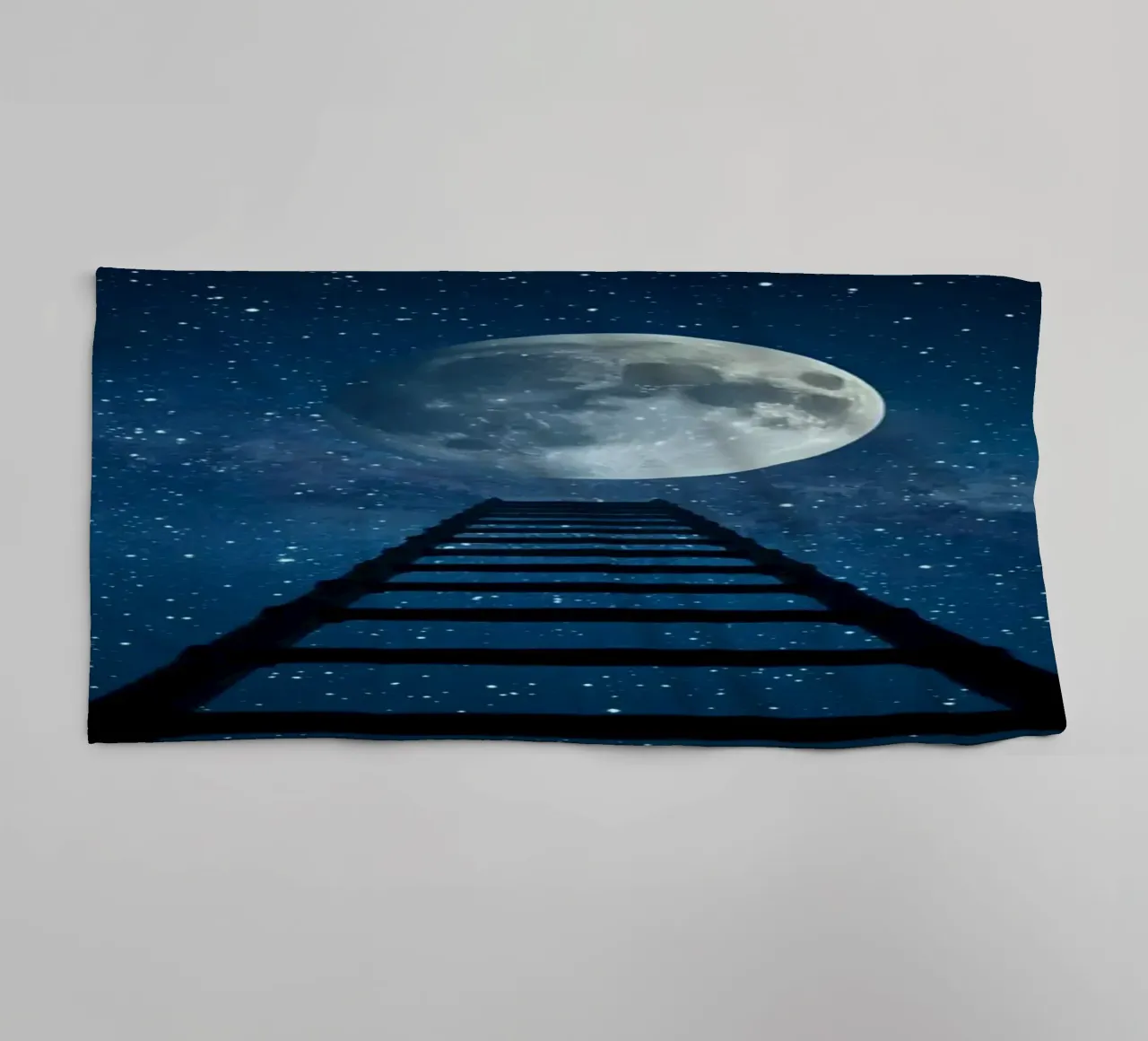 Scala per la luna nel cielo stellato asciugamano da bagno da DesignDoodle