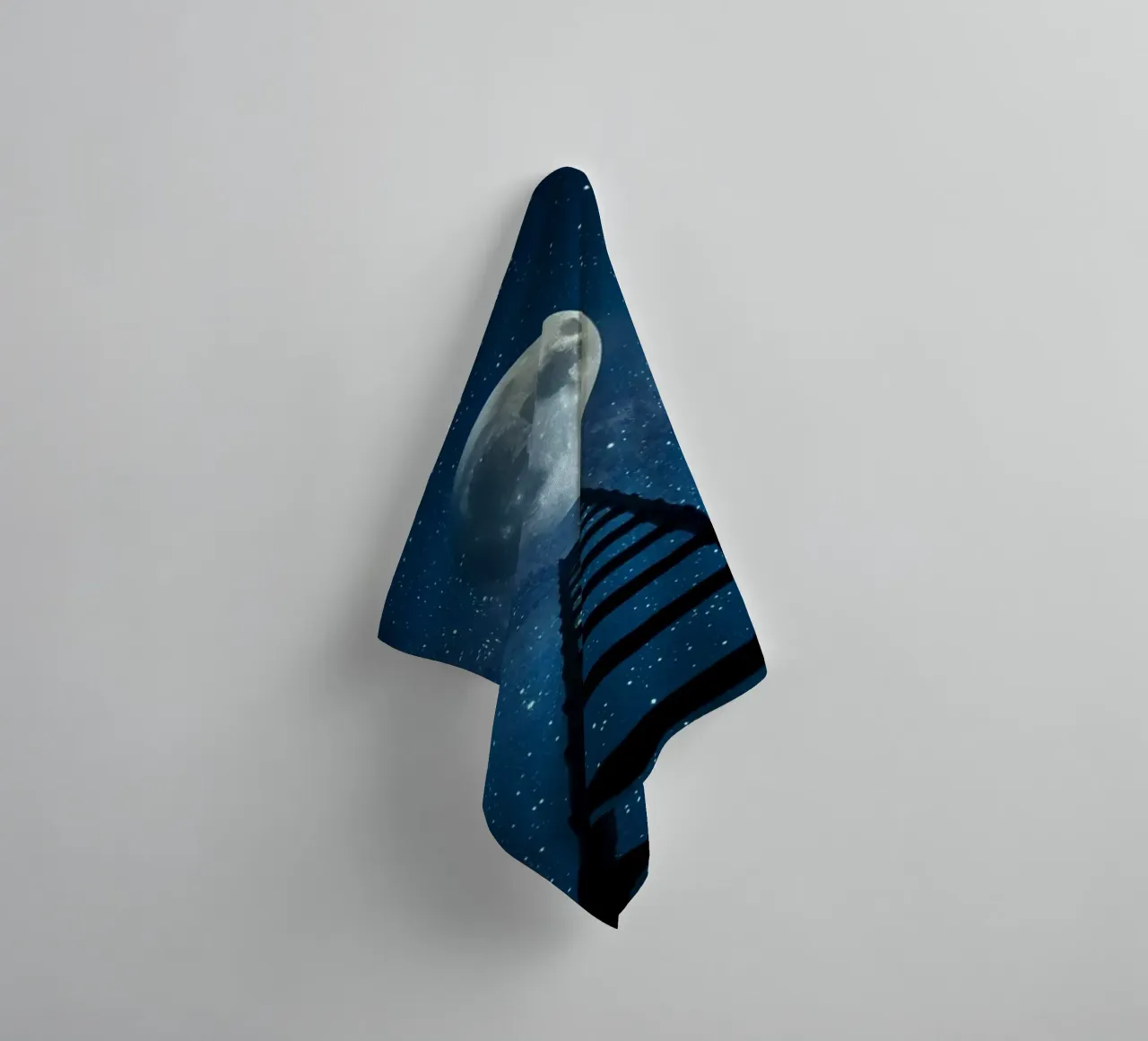 Scala per la luna nel cielo stellato asciugamano da bagno da DesignDoodle