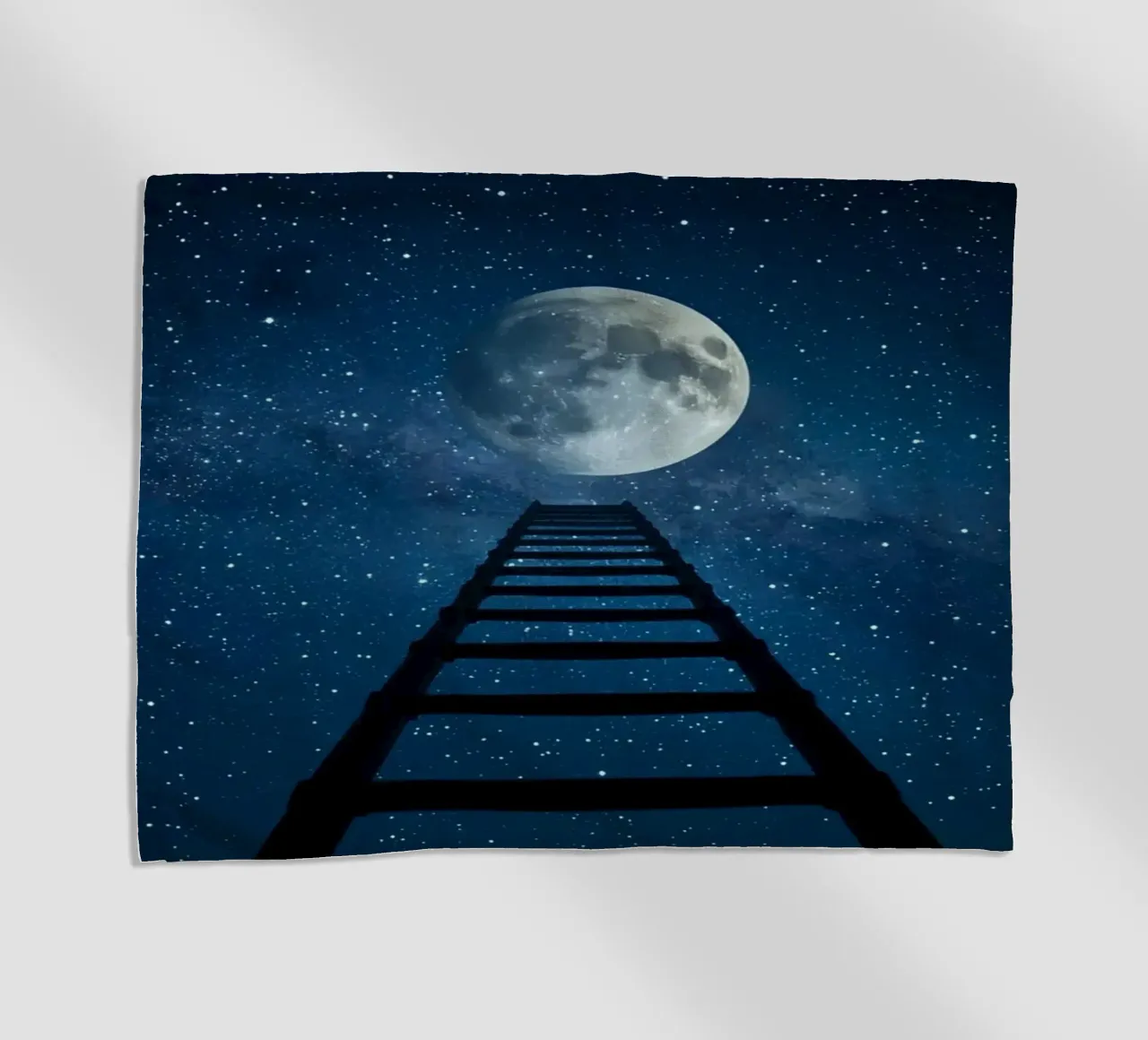 Scala per la luna nel cielo stellato telo mare da DesignDoodle