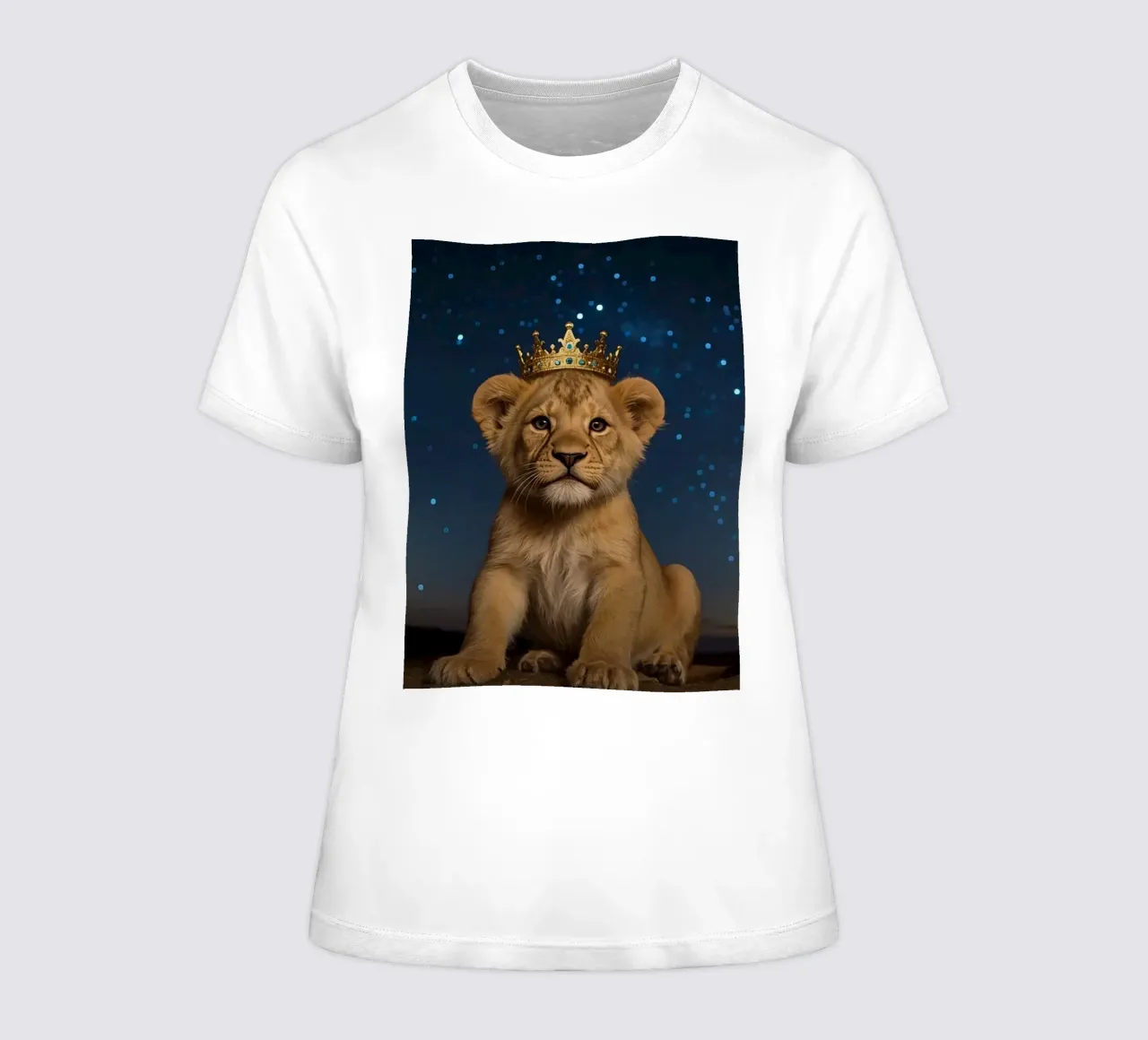 Leeuwenwelp draagt kroon 's nachts dames t-shirt getailleerd van DesignDoodle