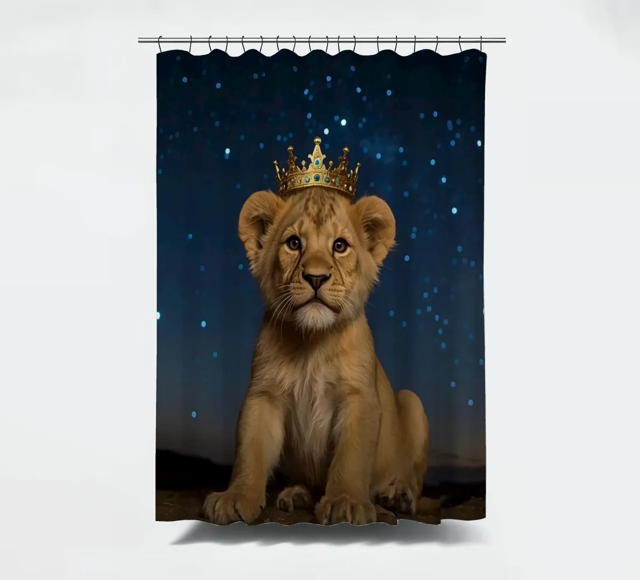 Leeuwenwelp draagt kroon 's nachts douchegordijn van DesignDoodle