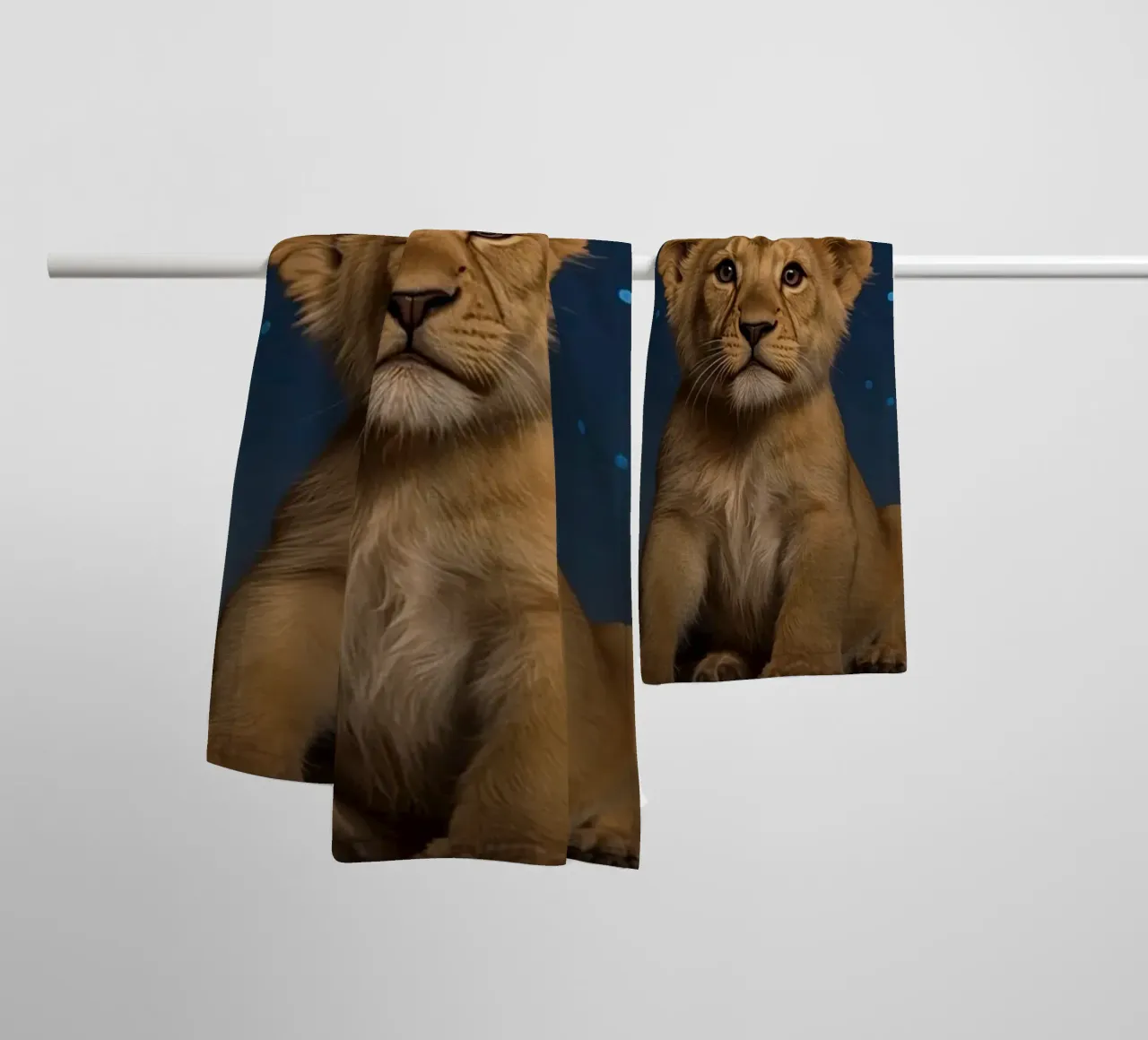 Leeuwenwelp draagt kroon 's nachts badhanddoek van DesignDoodle