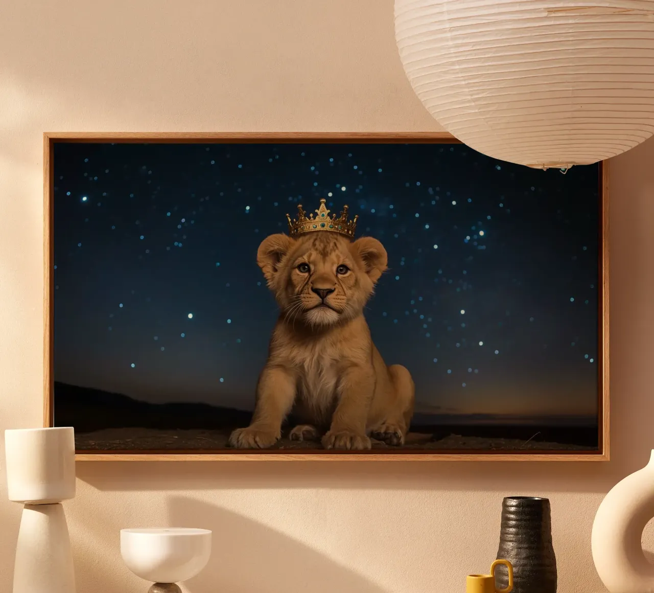 Leeuwenwelp draagt kroon 's nachts canvas van DesignDoodle