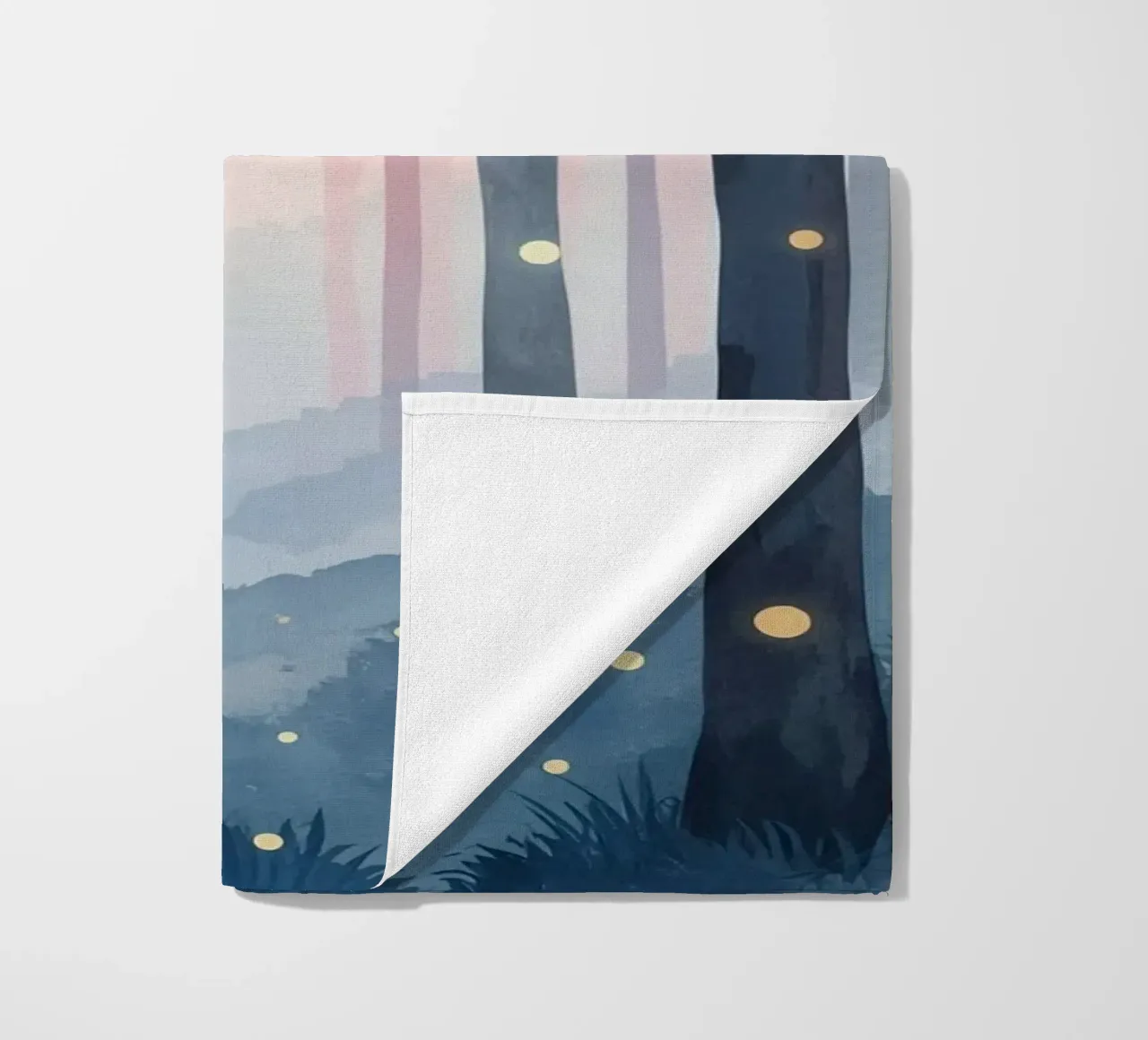 Foresta nebbiosa con sfere luminose telo mare da DesignDoodle