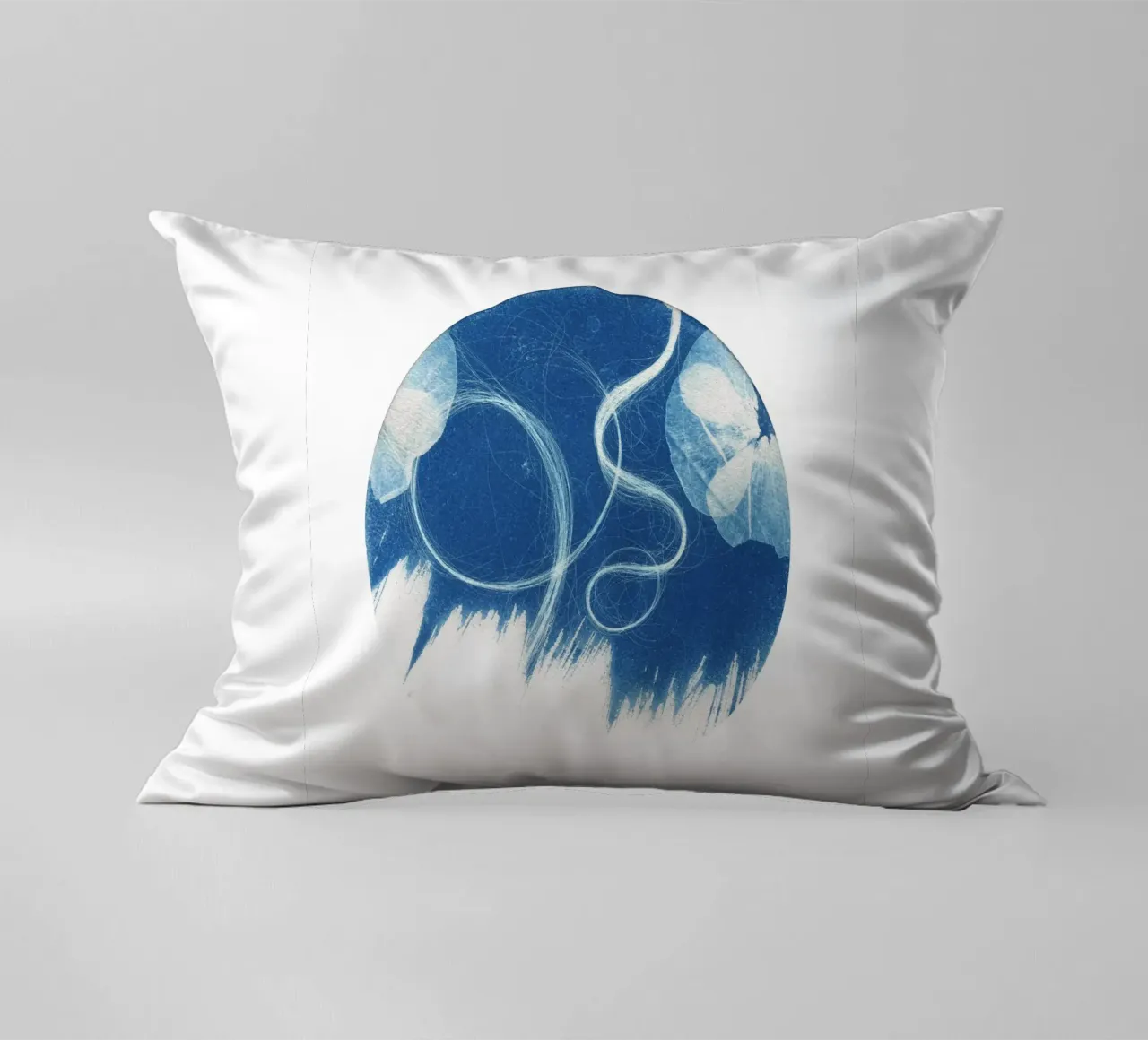 Cyanotype#1 cuscino da Inge Hauser Illustration