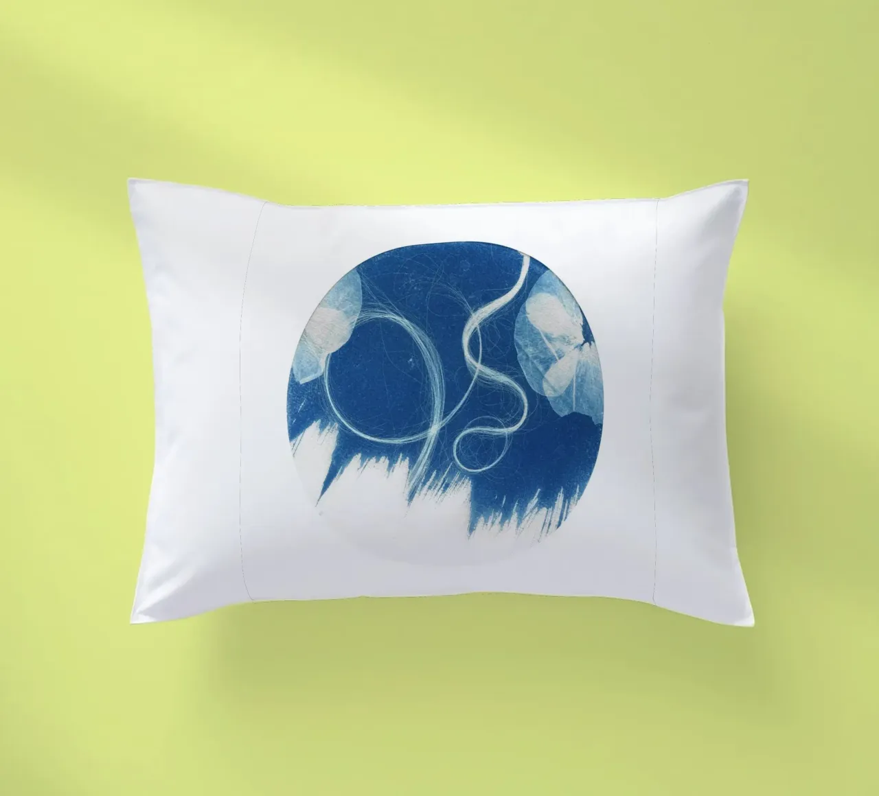 Cyanotype#1 cuscino da Inge Hauser Illustration