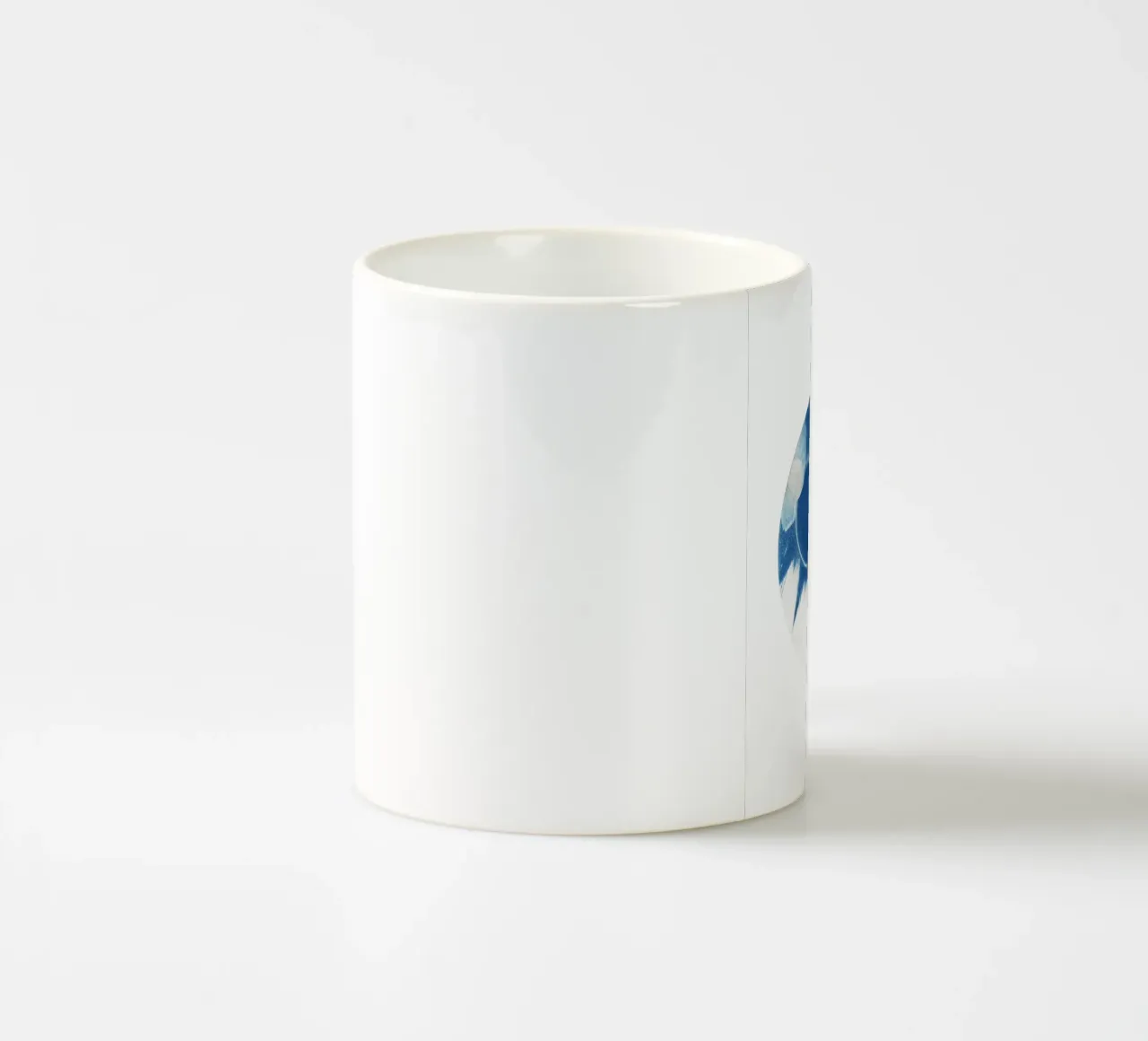 Cyanotype#1 tazza in ceramica da Inge Hauser Illustration
