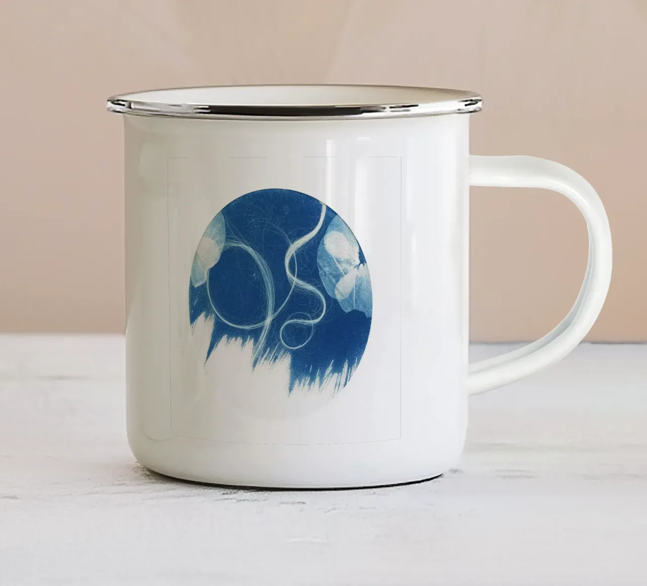 Cyanotype#1 tazza in smalto da Inge Hauser Illustration