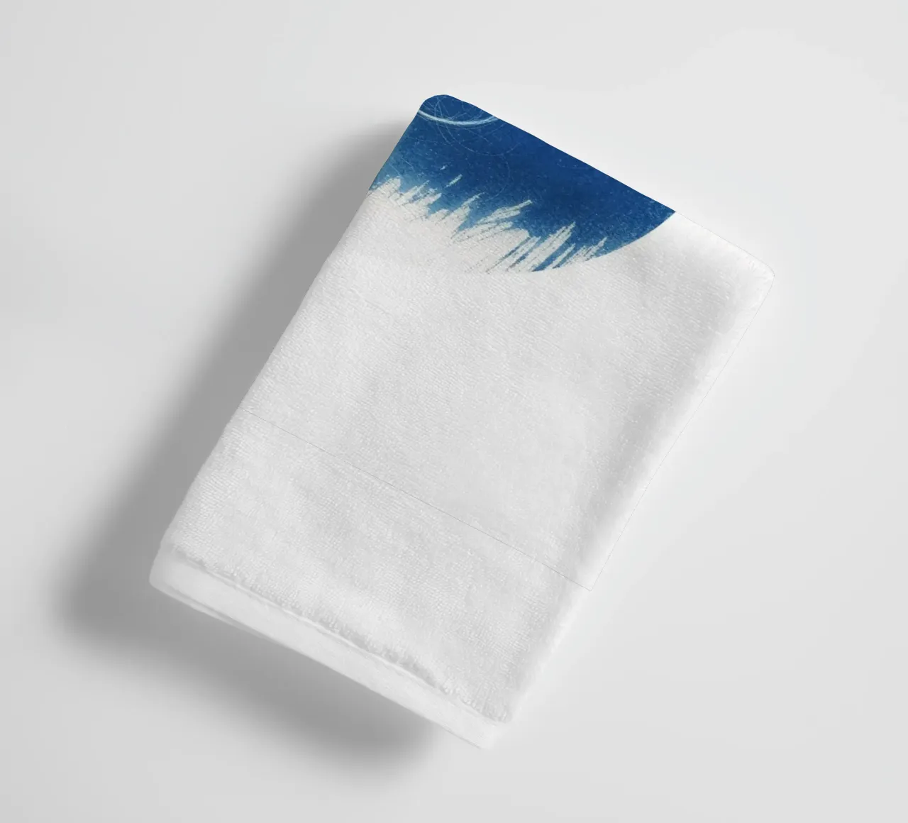 Cyanotype#1 asciugamano da bagno da Inge Hauser Illustration