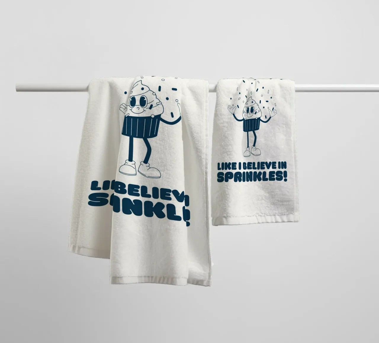 Retro stripfiguur Geloof in strooigoed Blauw Wit badhanddoek van Studio Frances M