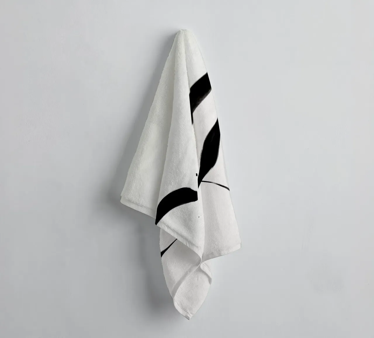 Black Strokes No 9 asciugamano da bagno da treechild