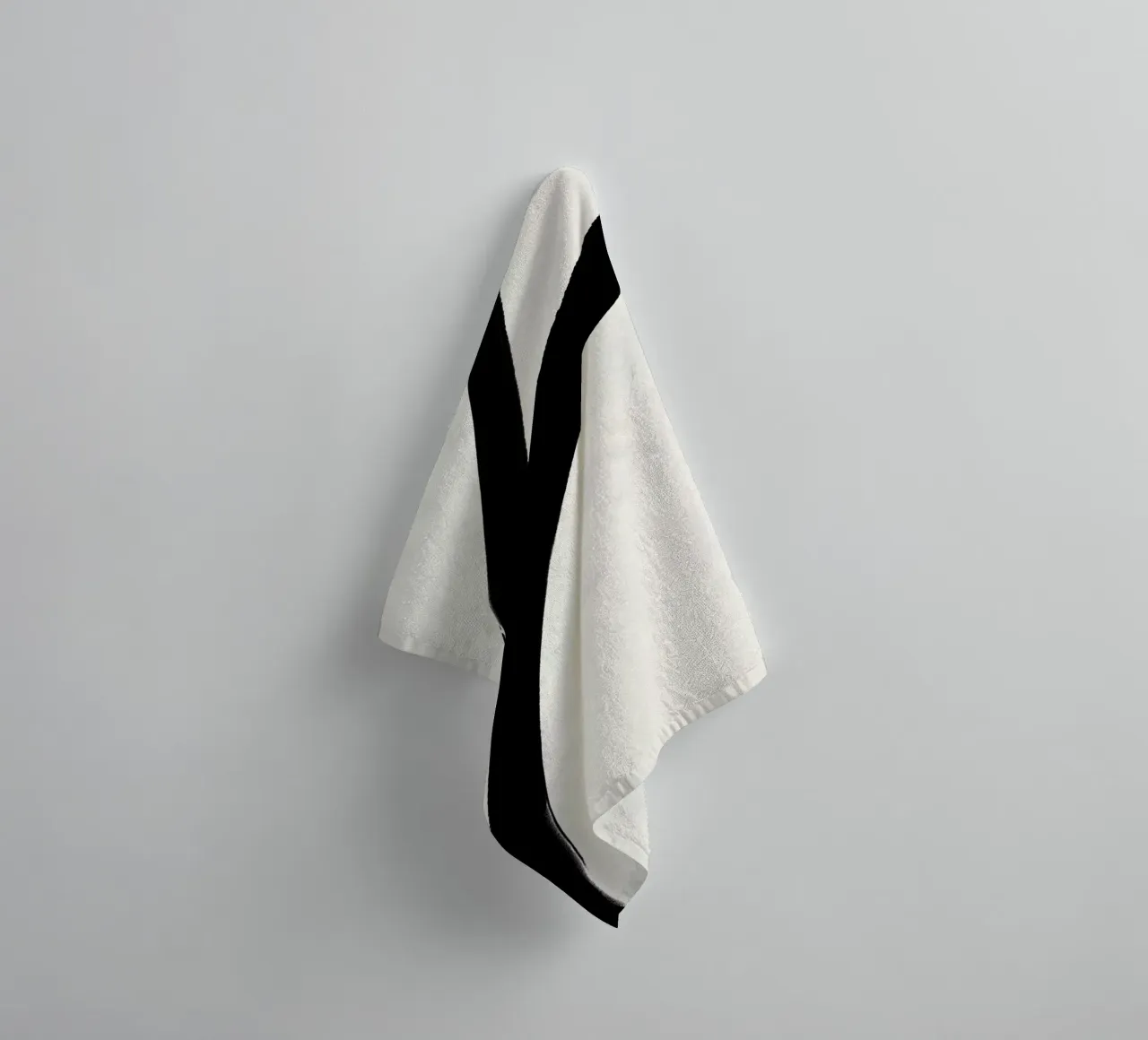 Black Strokes No 10 asciugamano da bagno da treechild