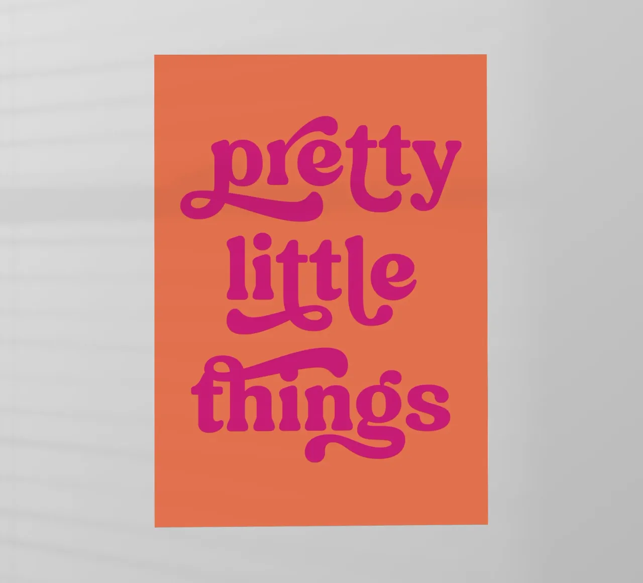 Pretty little things pellicola backlit da PinkCandyWalls
