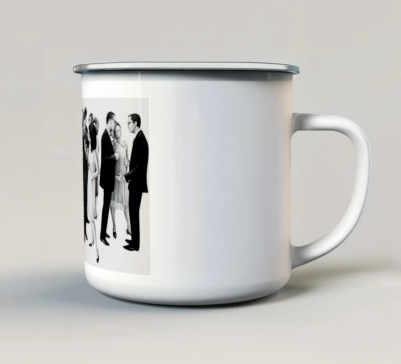 The Cold War tazza in smalto da Doug Smock