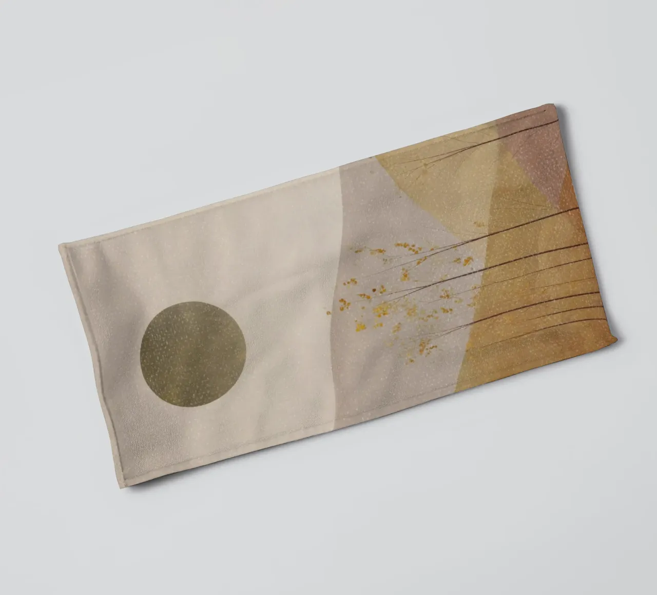 Lagen van bergen in de herfst badhanddoek van Aralyn