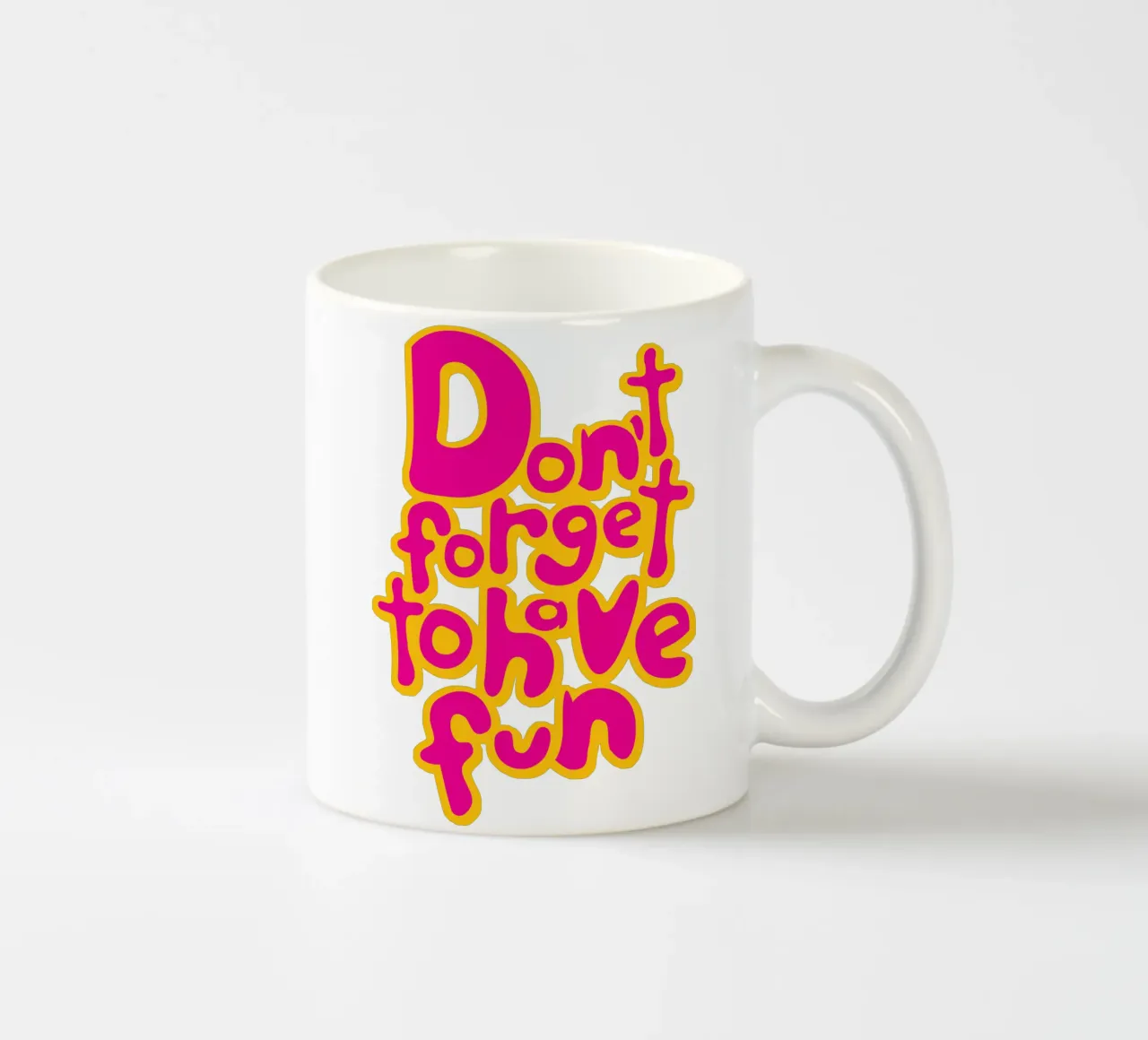 Don't Forget To Have Fun | Pink on Yellow tazza in ceramica da sabidussi