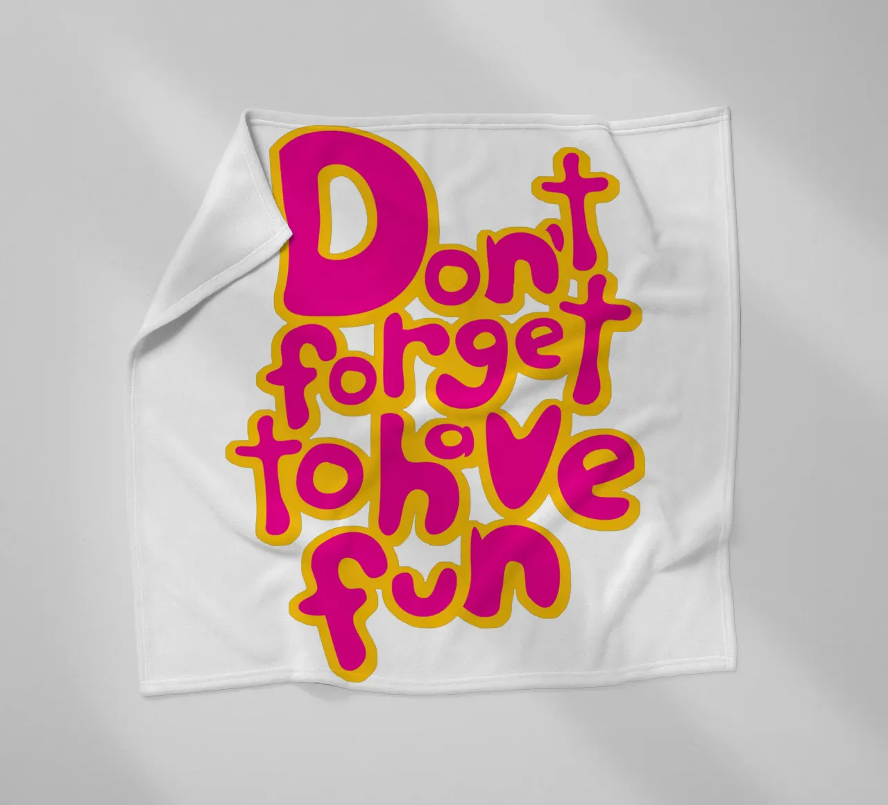 Don't Forget To Have Fun | Pink on Yellow coperta in pile da sabidussi