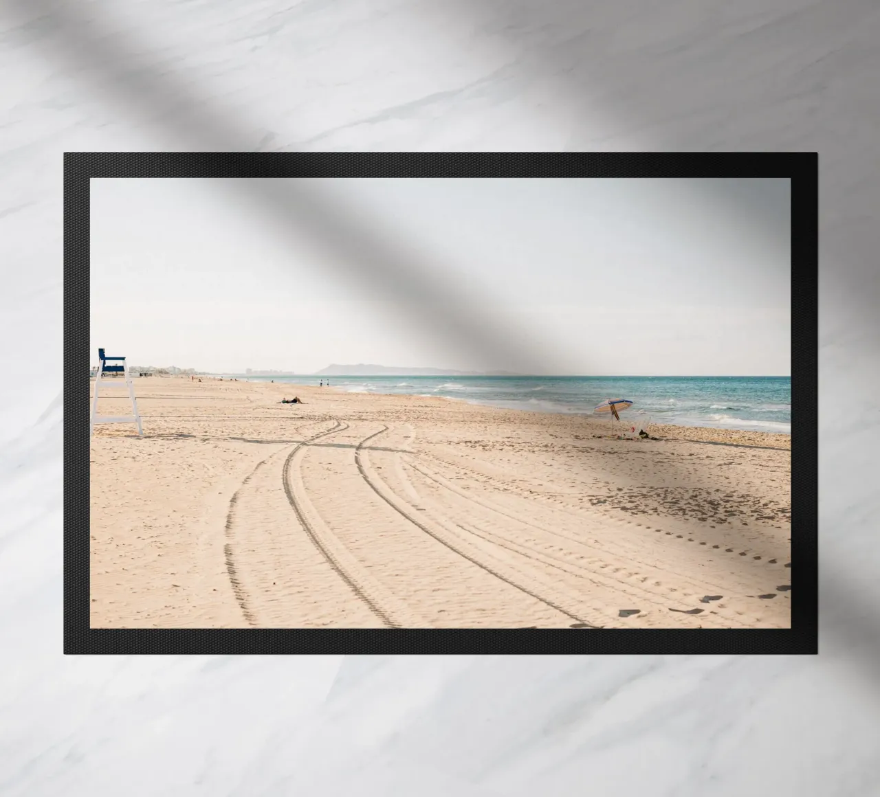 Spiaggia tranquilla in Spagna | Sabbia fine | Colori chiari zerbino da Bold and Retro