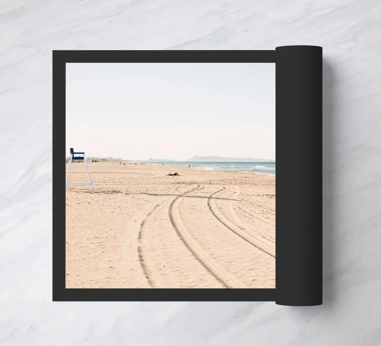 Spiaggia tranquilla in Spagna | Sabbia fine | Colori chiari zerbino da Bold and Retro