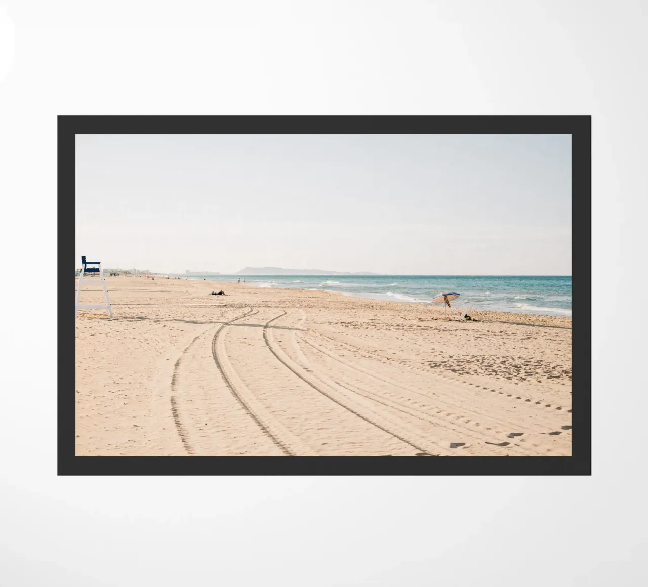 Spiaggia tranquilla in Spagna | Sabbia fine | Colori chiari zerbino da Bold and Retro