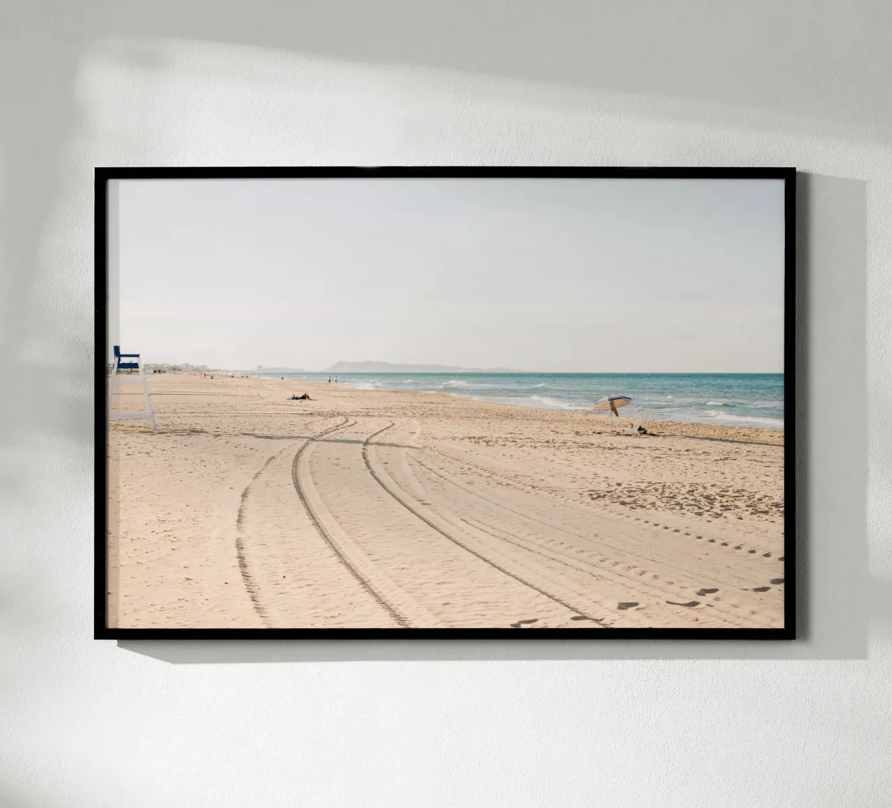 Spiaggia tranquilla in Spagna | Sabbia fine | Colori chiari carta hahnemühle da Bold and Retro