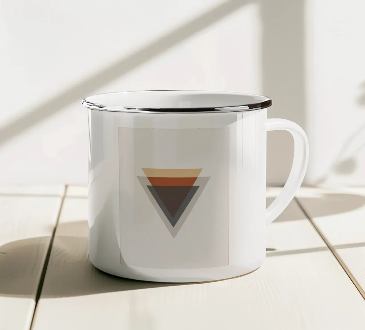 Semplicità equilibrata - Forme a triangolo tazza in smalto da Aralyn