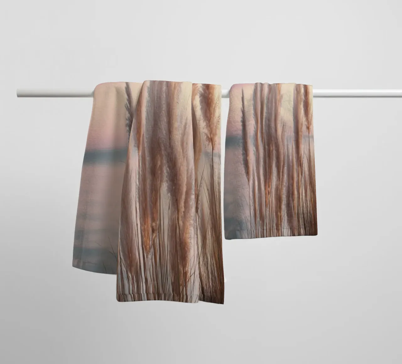 Pasteldromen op het strand badhanddoek van Melanie Viola