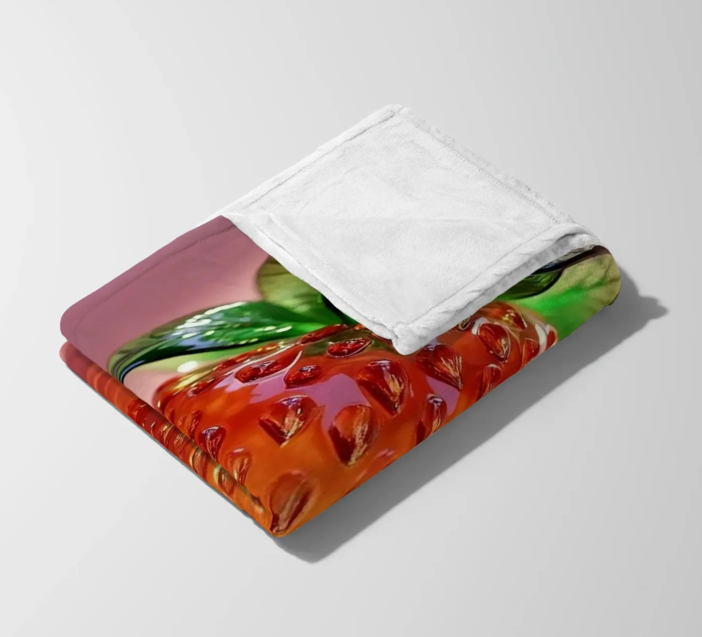 Erdbeere Fleecedecke von Farb- und Blütenzauber by LK