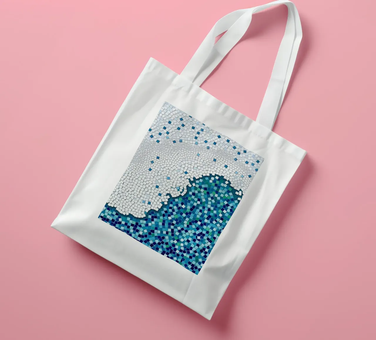 Marea tranquilla: un'onda serena in mosaico blu e bianco borsa in juta da Artistic-shop