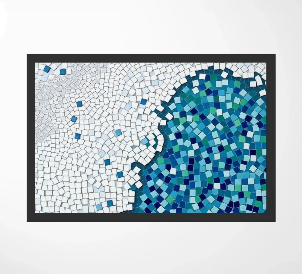 Marea tranquilla: un'onda serena in mosaico blu e bianco zerbino da Artistic-shop