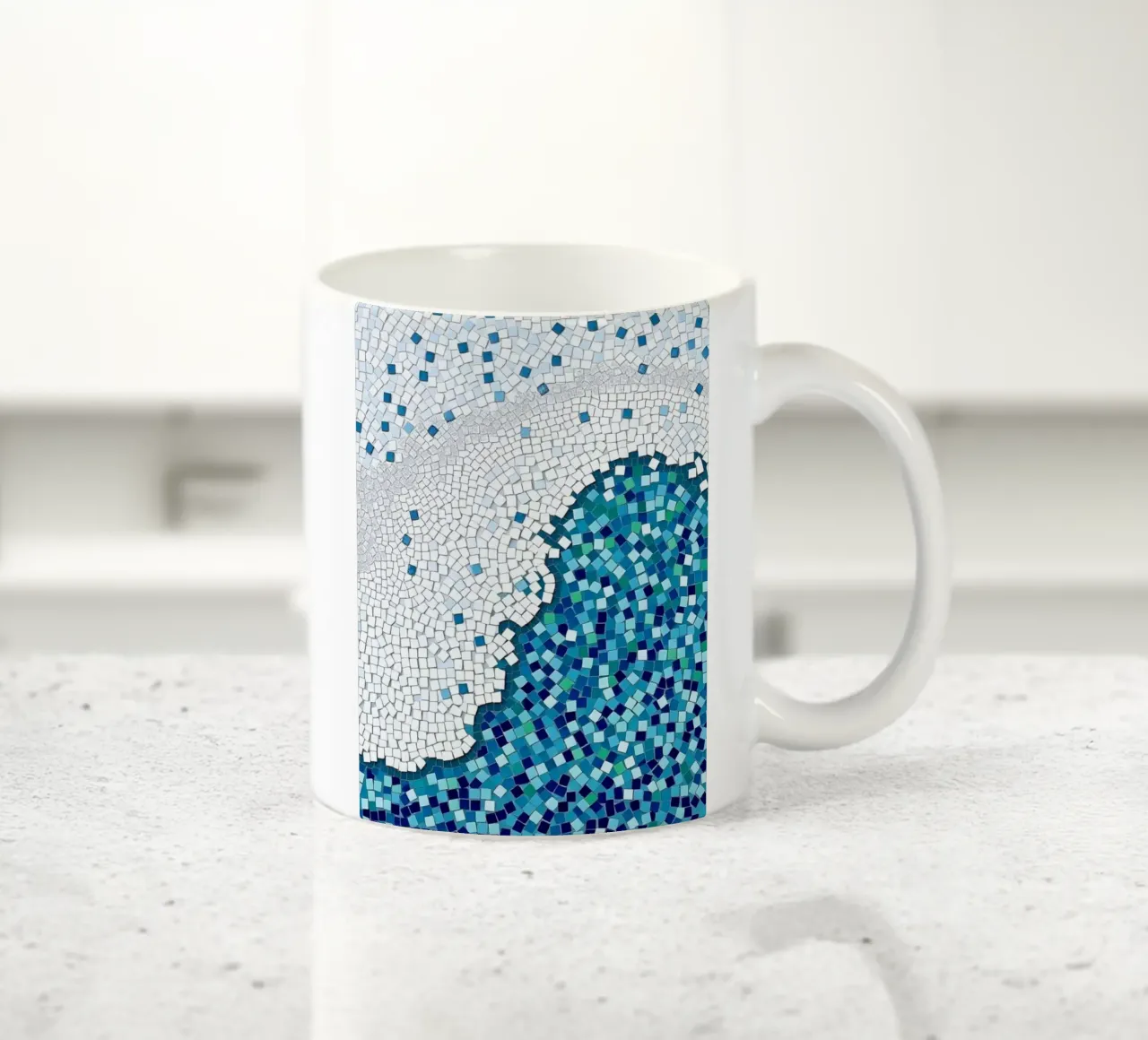 Marea tranquilla: un'onda serena in mosaico blu e bianco tazza in ceramica da Artistic-shop