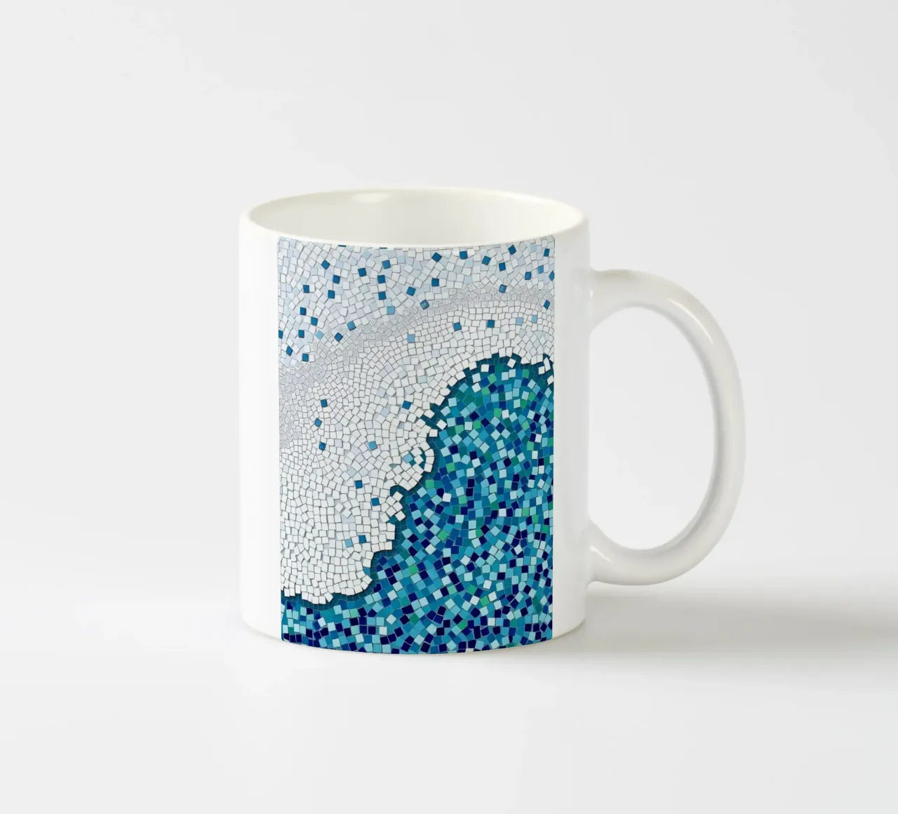 Marea tranquilla: un'onda serena in mosaico blu e bianco tazza in ceramica da Artistic-shop