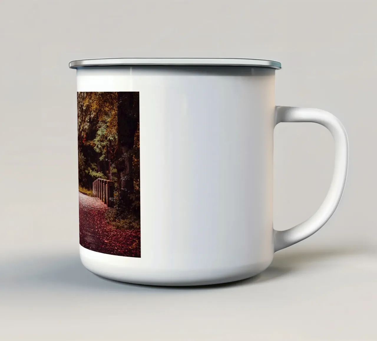 Pont solitaire en automne | Feuilles d'automne | Forêt & arbres mug en émail de Bold and Retro