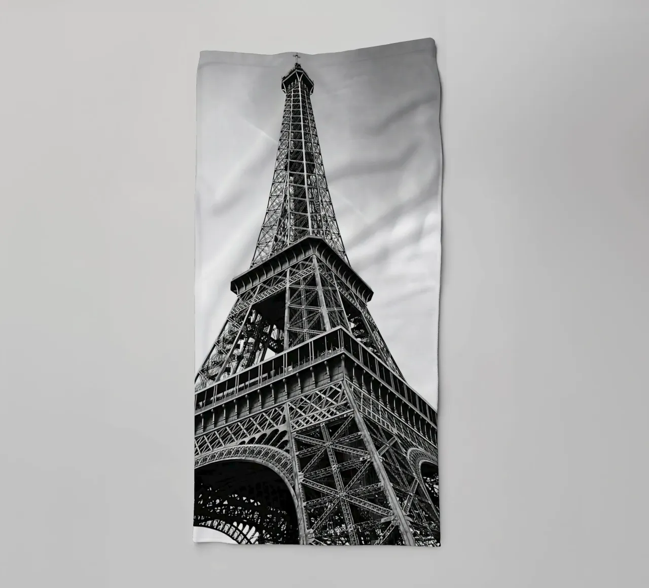 Eiffel Tower Paris Handtuch von Osbaldoart