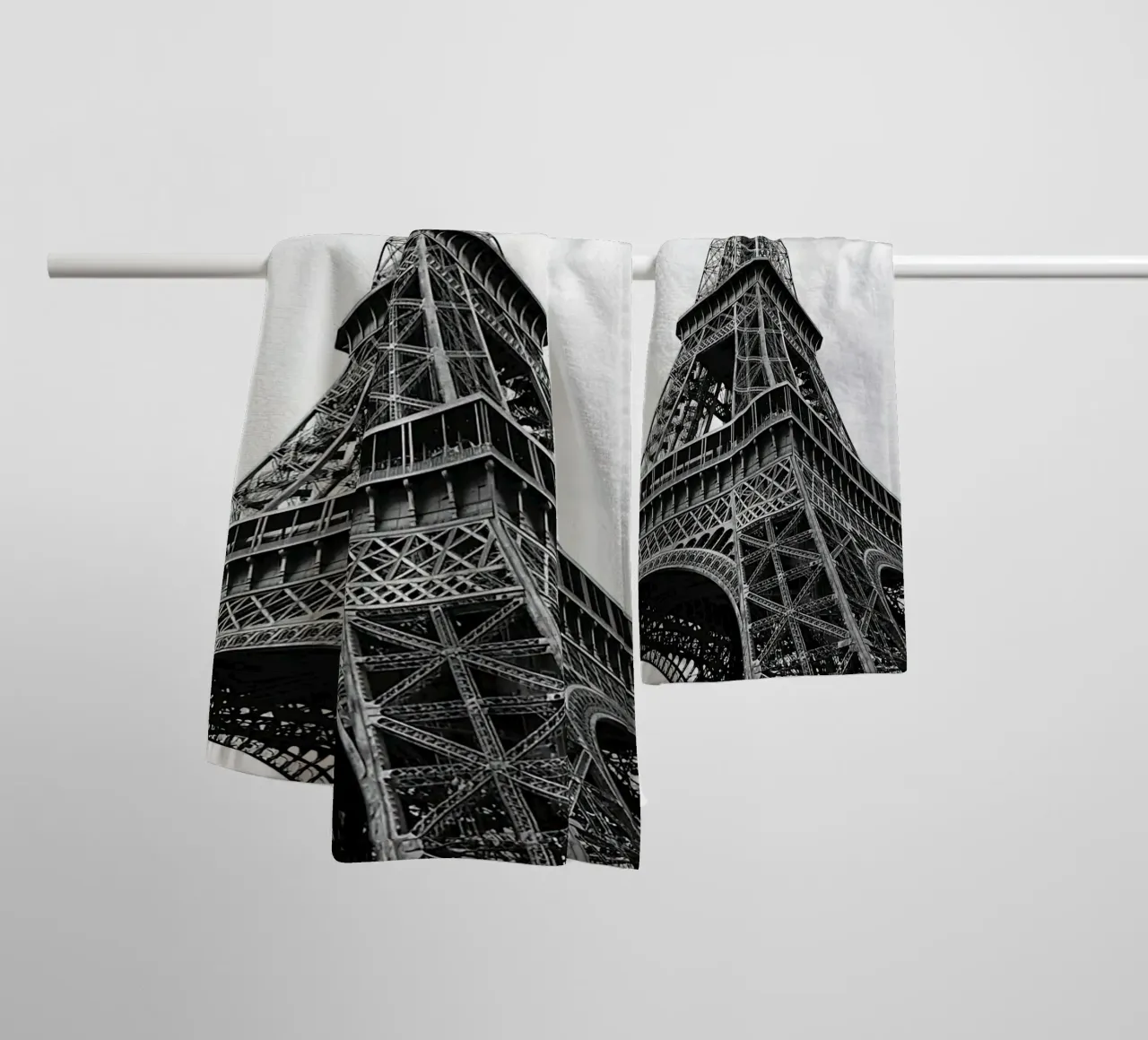 Eiffel Tower Paris Handtuch von Osbaldoart