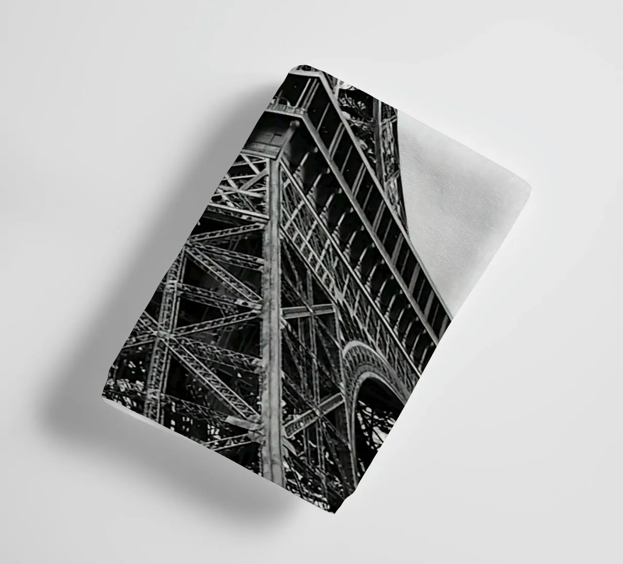 Eiffel Tower Paris Handtuch von Osbaldoart