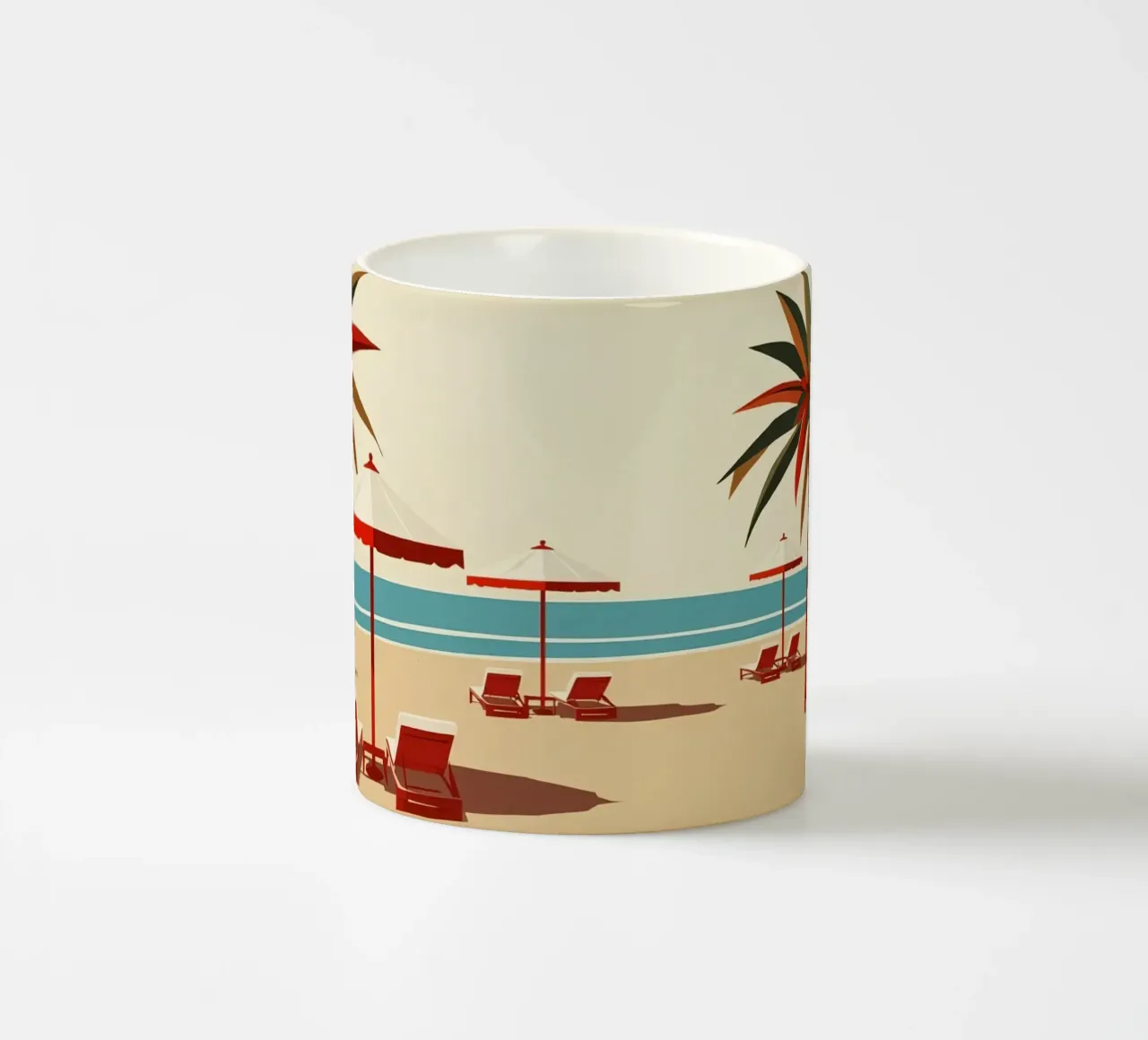 Scena di spiaggia con palme, ombrelloni e sedie a sdraio tazza in ceramica da DesignDoodle