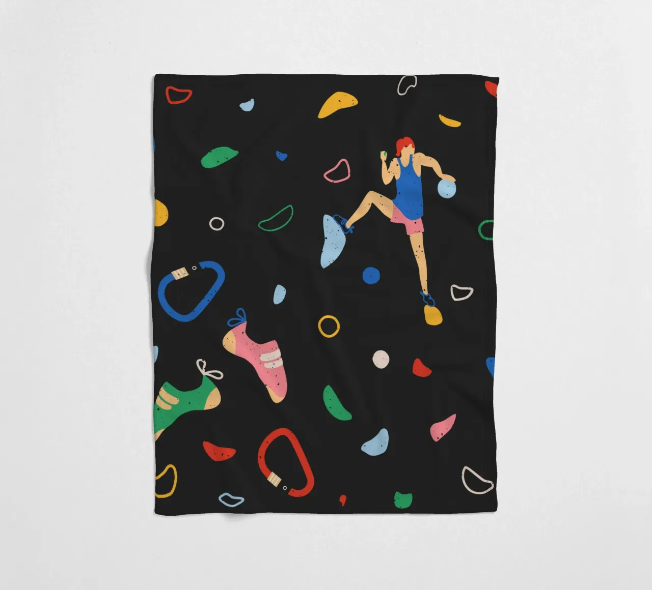 Arrampicatore su una parete di bouldering coperta in pile da justclimberthings