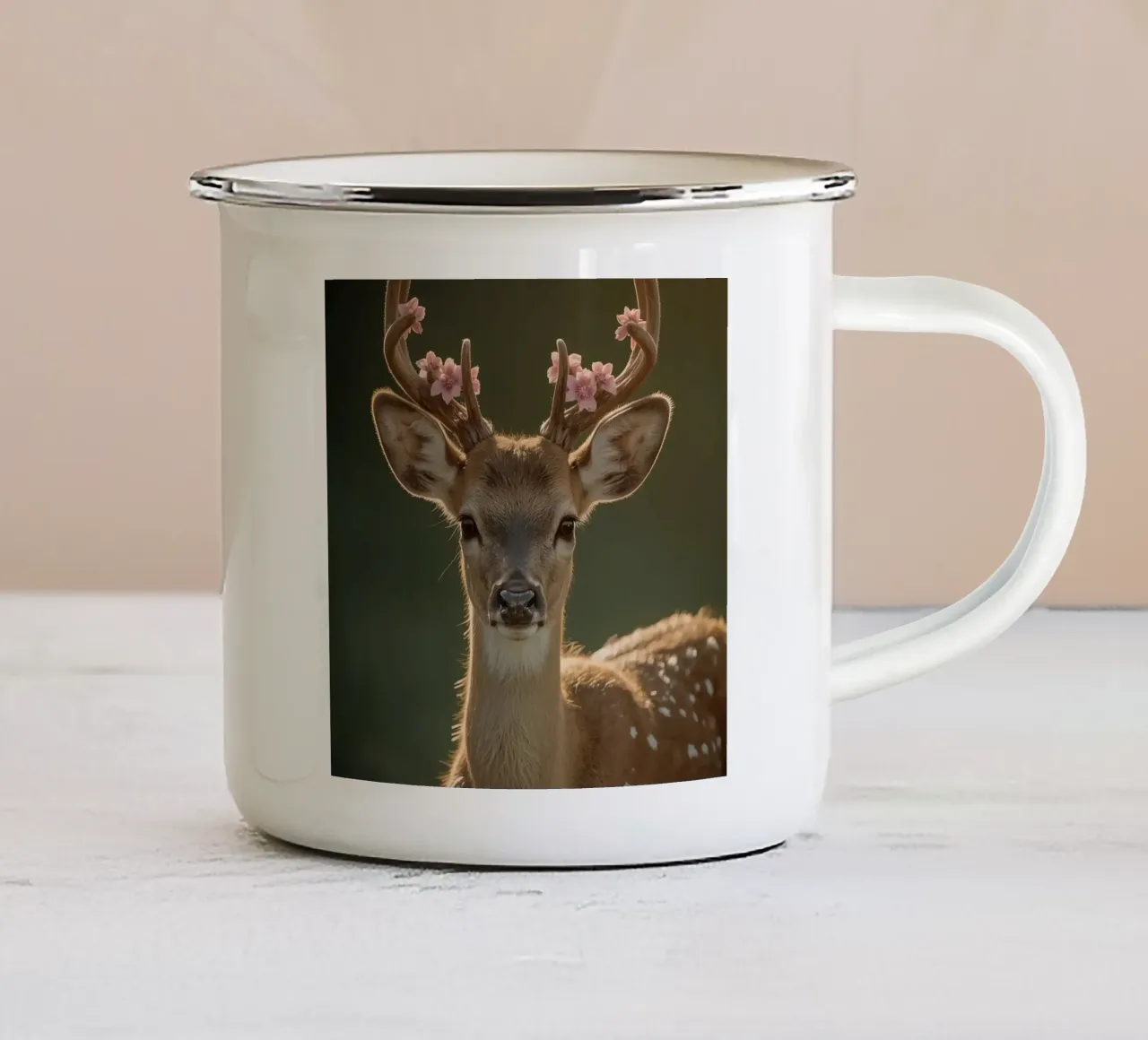 Cervo con fiori sulle corna tazza in smalto da DesignDoodle