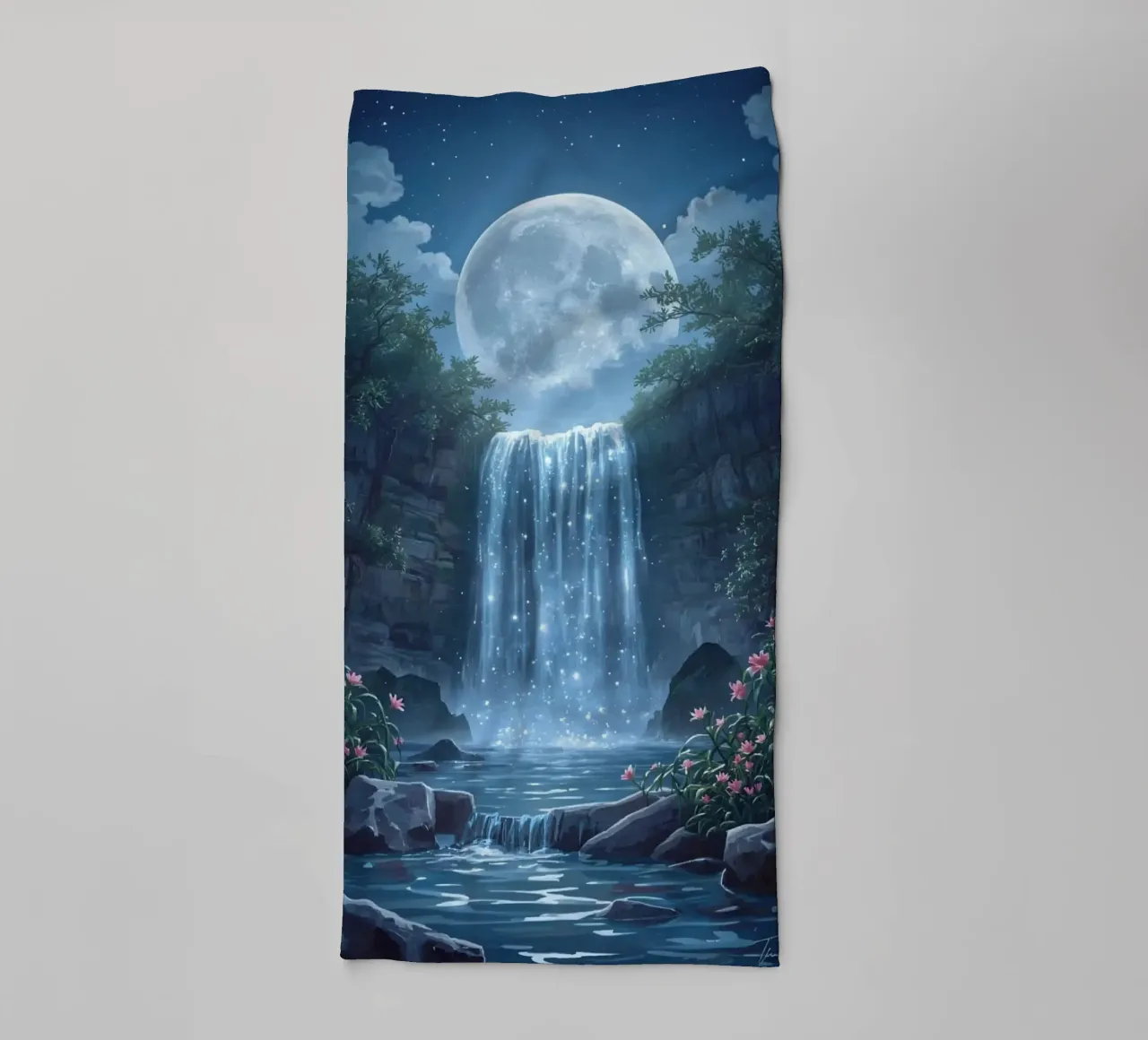 Cascata al chiaro di luna con fiori asciugamano da bagno da DesignDoodle